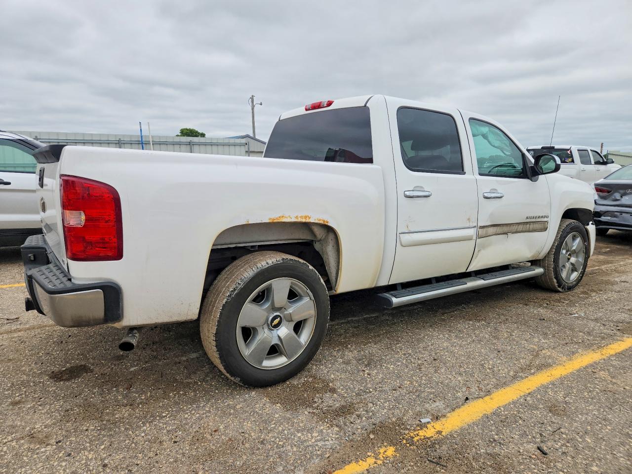 2011 Chevrolet Silverado C1500 Lt White vin: 3GCPCSE04BG166689