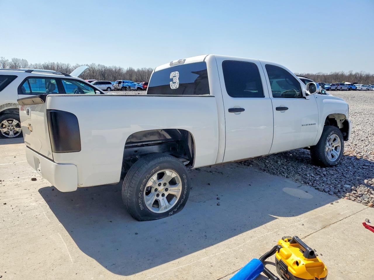 2011 Chevrolet Silverado C1500 Lt White vin: 3GCPCSE04BG242203