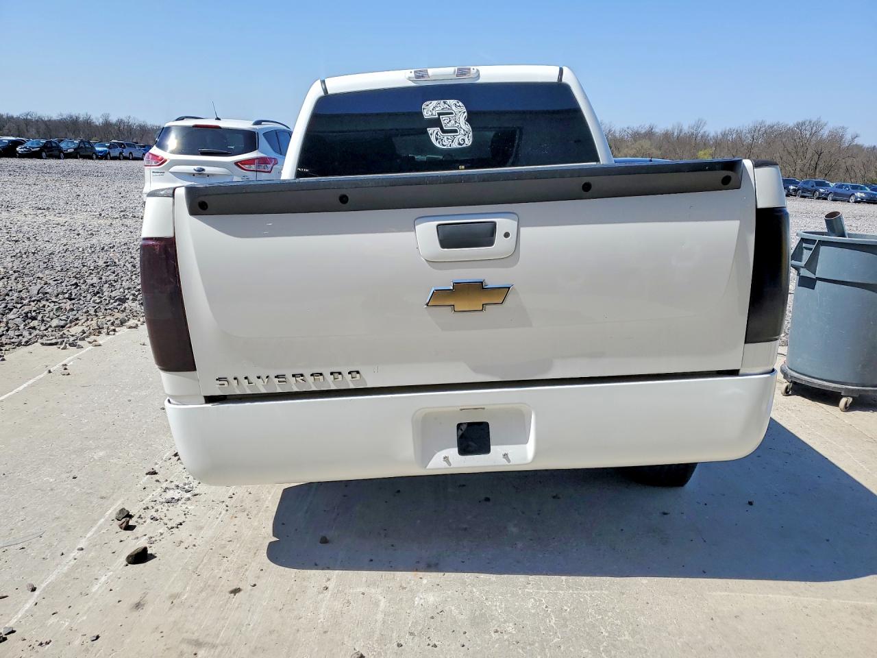 2011 Chevrolet Silverado C1500 Lt White vin: 3GCPCSE04BG242203