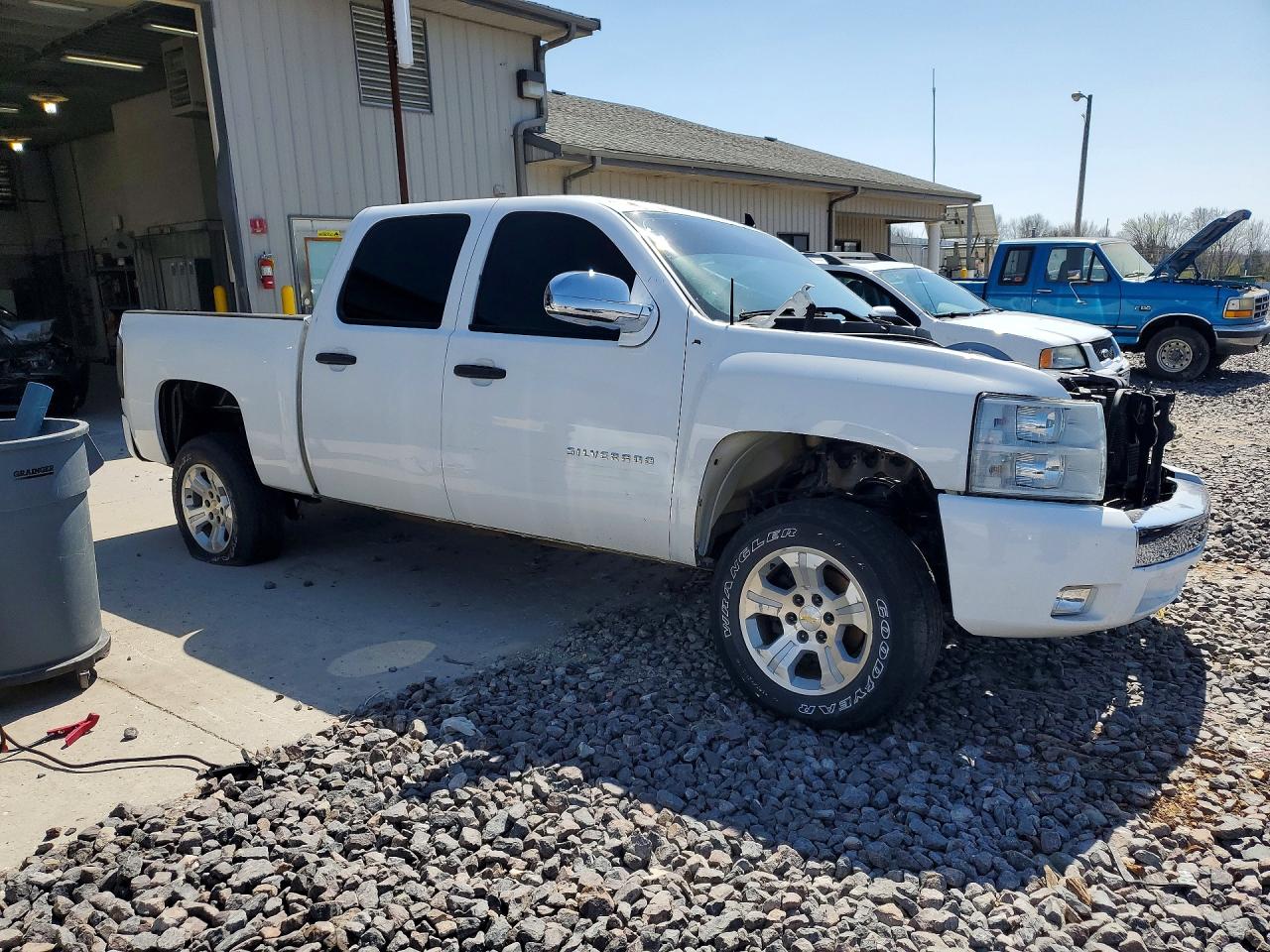 2011 Chevrolet Silverado C1500 Lt White vin: 3GCPCSE04BG242203