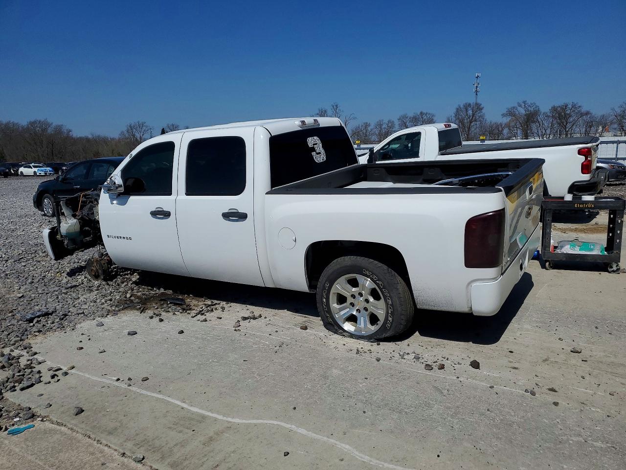 2011 Chevrolet Silverado C1500 Lt White vin: 3GCPCSE04BG242203