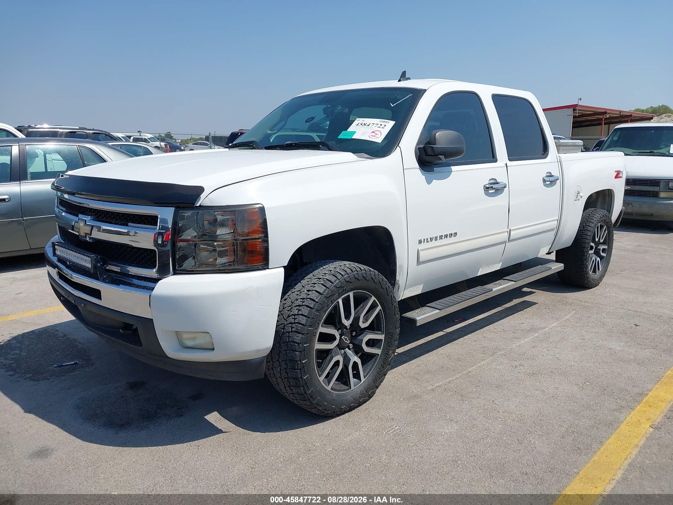2011 Chevrolet Silverado 1500 Lt White vin: 3GCPCSE04BG372272
