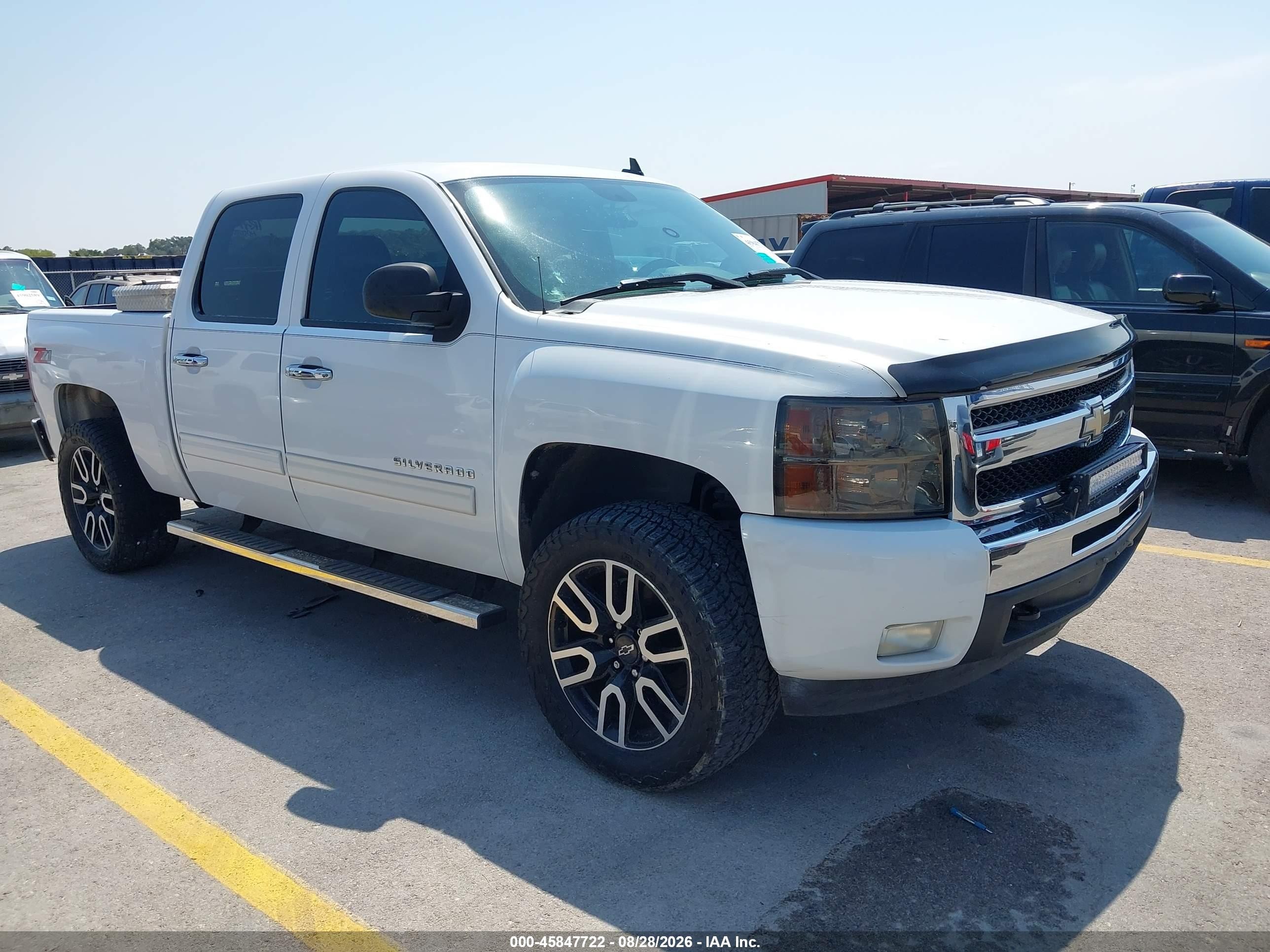 2011 Chevrolet Silverado 1500 Lt White vin: 3GCPCSE04BG372272