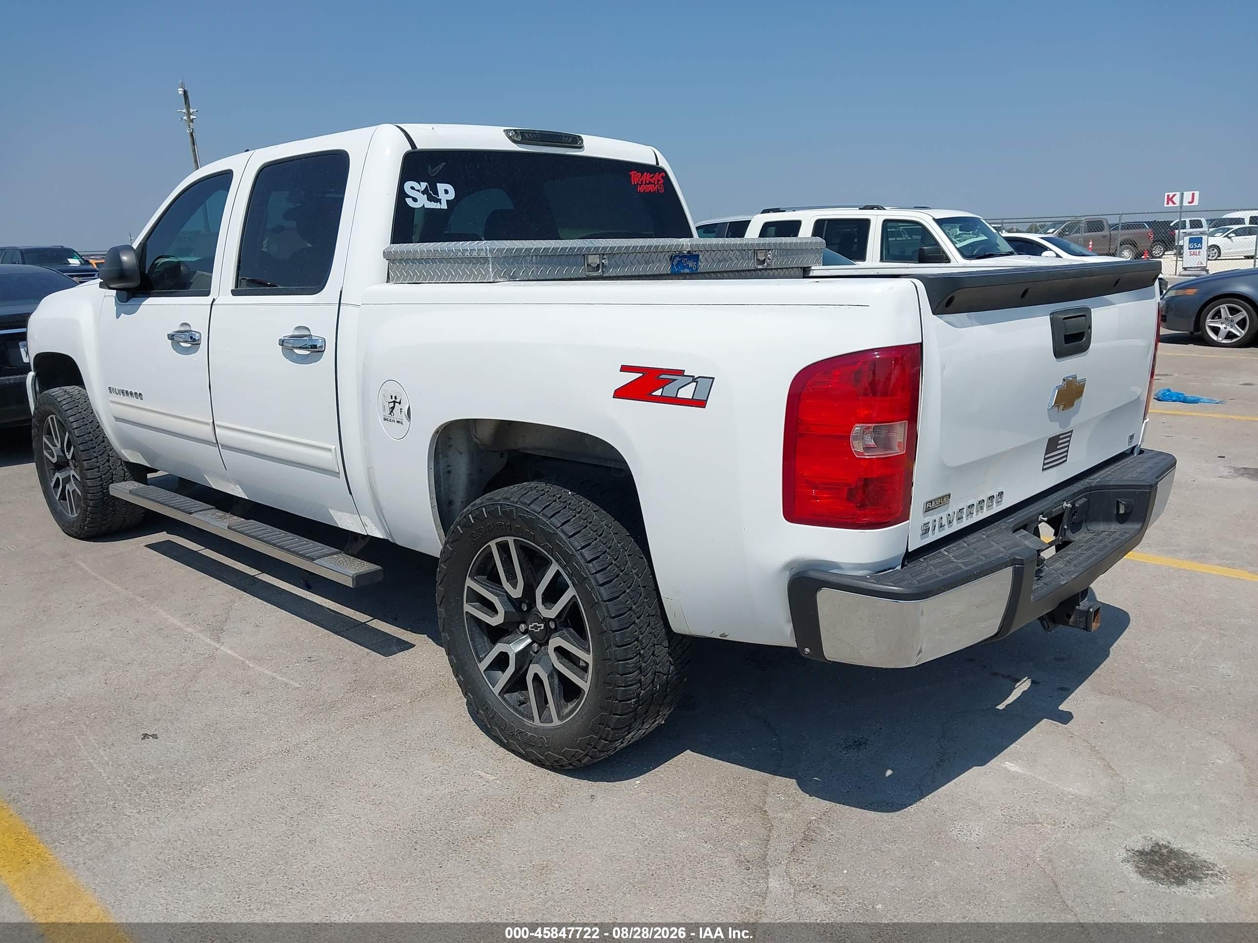 2011 Chevrolet Silverado 1500 Lt White vin: 3GCPCSE04BG372272