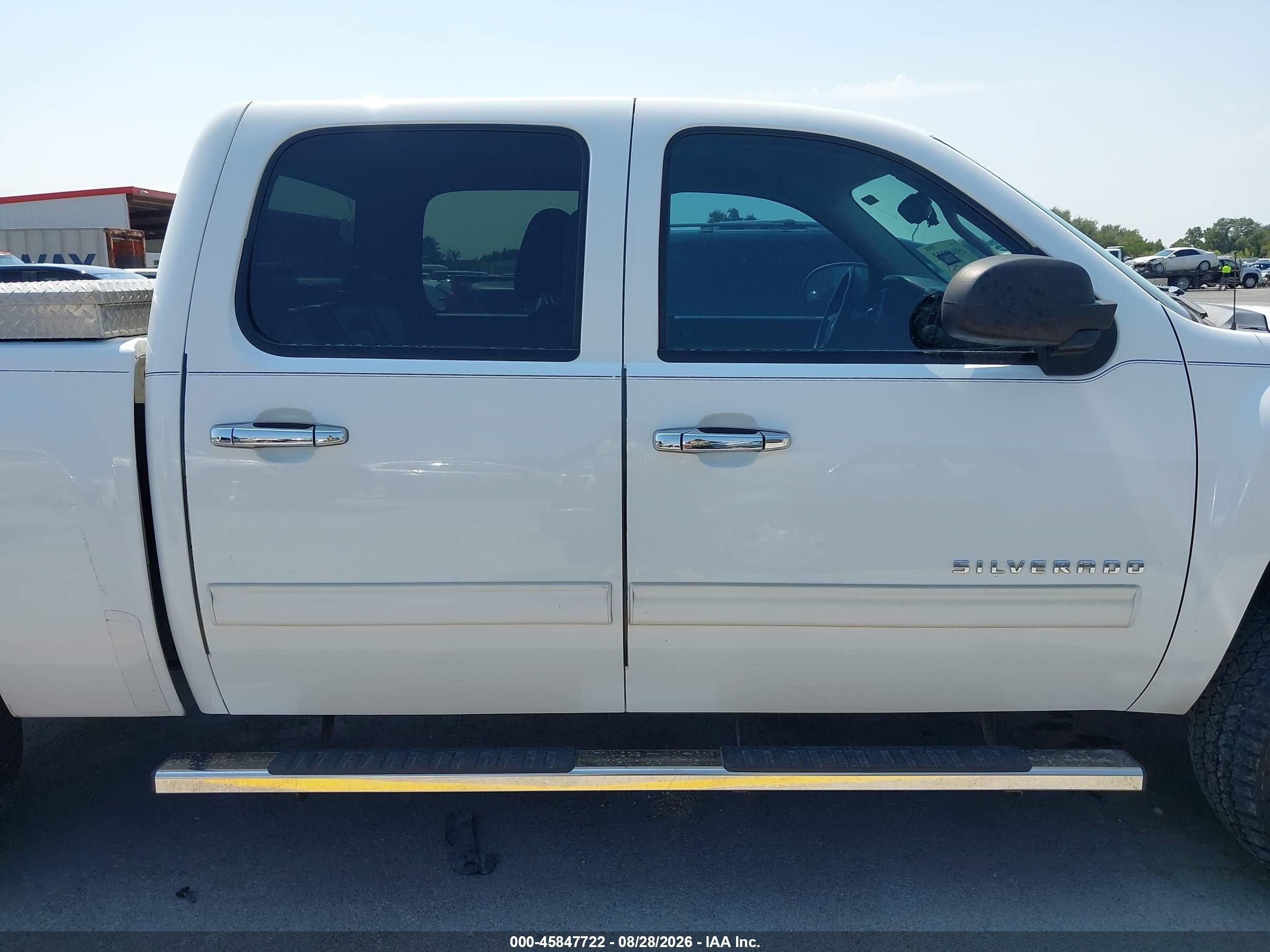 2011 Chevrolet Silverado 1500 Lt White vin: 3GCPCSE04BG372272