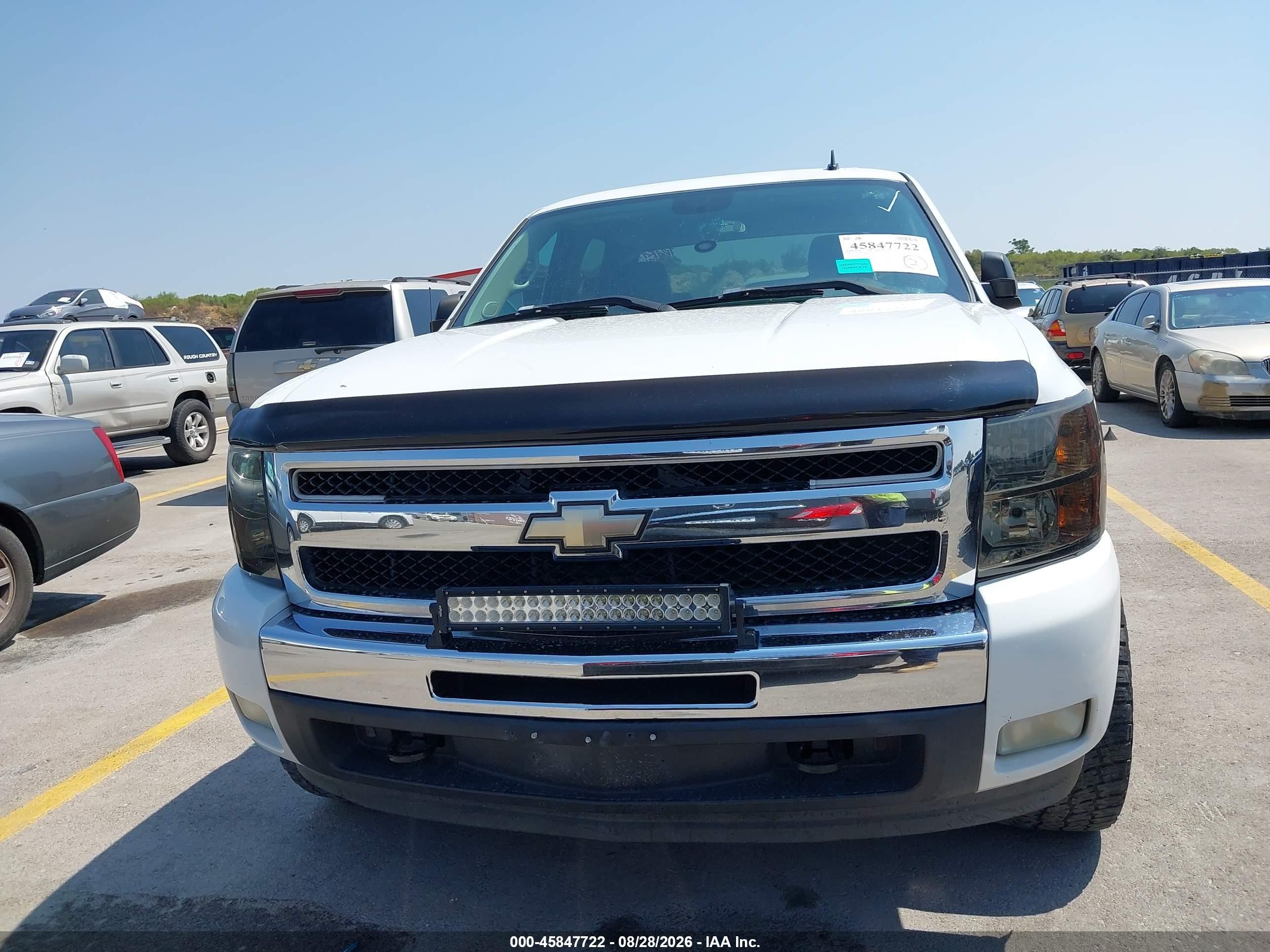 2011 Chevrolet Silverado 1500 Lt White vin: 3GCPCSE04BG372272