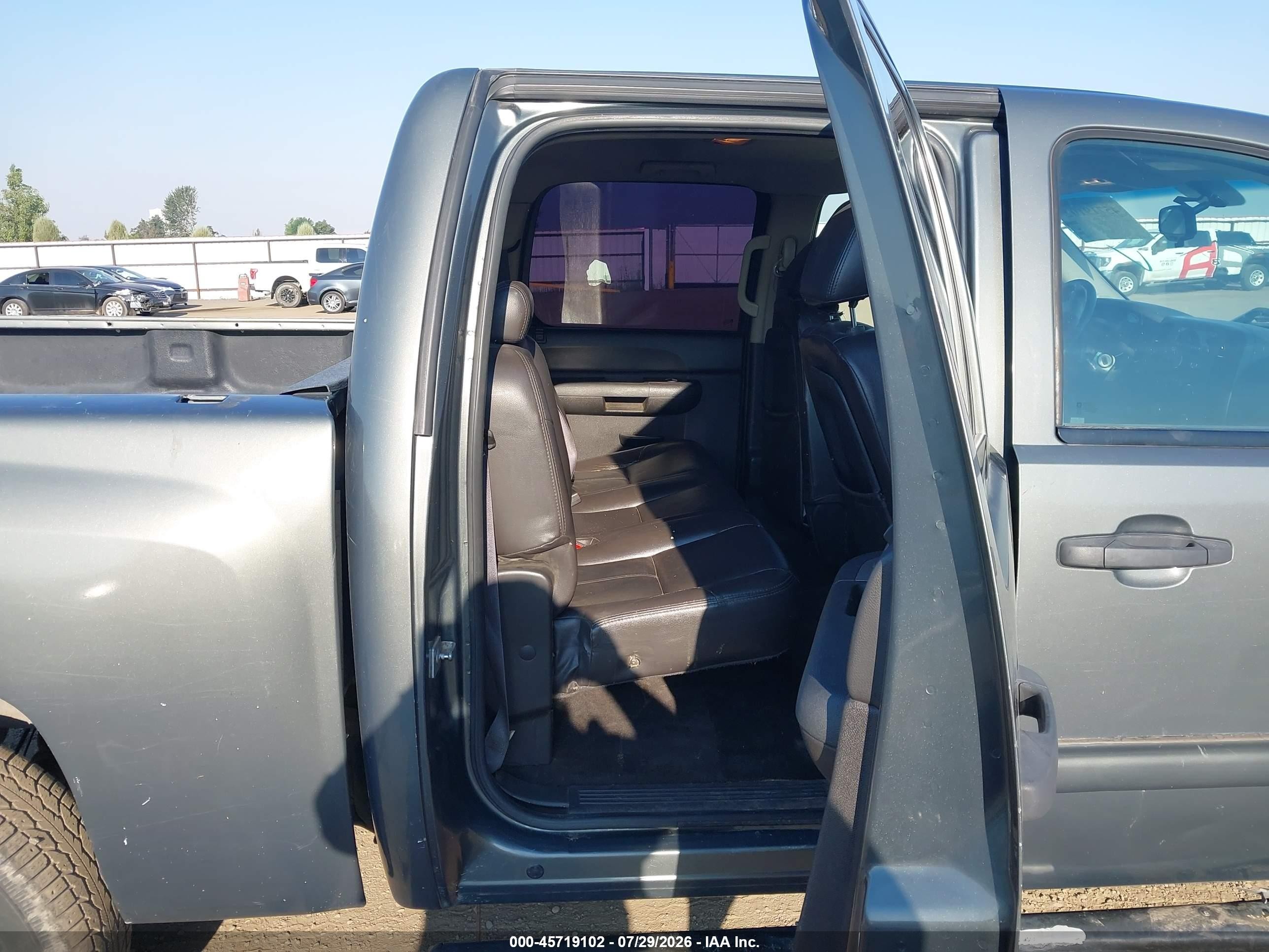 2011 Chevrolet Silverado 1500 Lt Gray vin: 3GCPCSE05BG145561