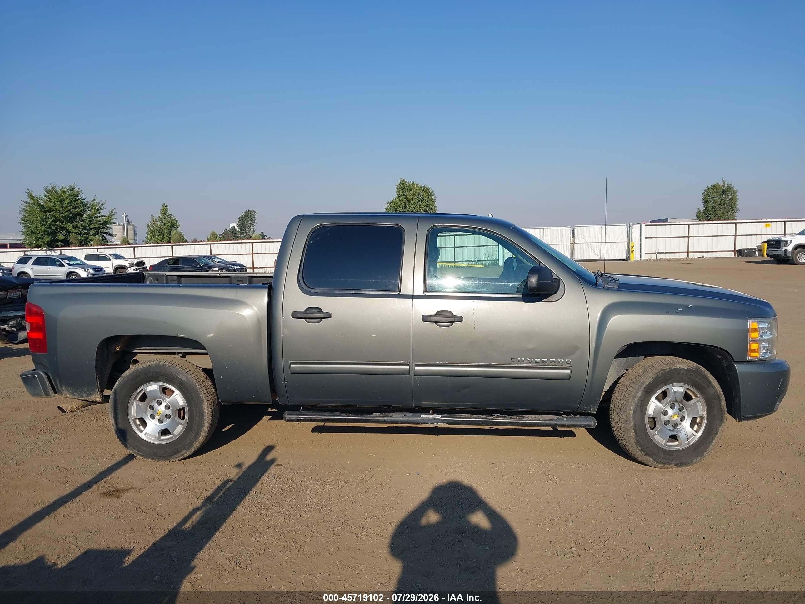 2011 Chevrolet Silverado 1500 Lt Gray vin: 3GCPCSE05BG145561