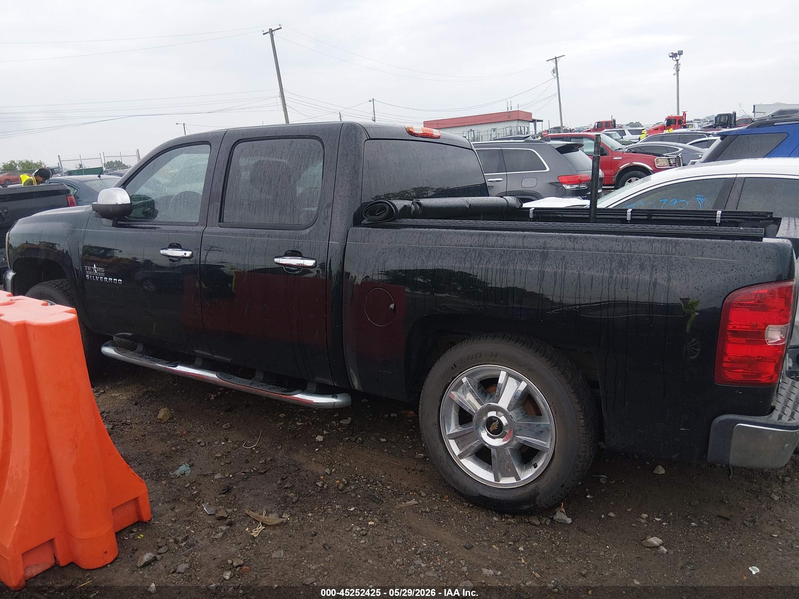 2013 Chevrolet Silverado 1500 Lt Черный vin: 3GCPCSE05DG270983
