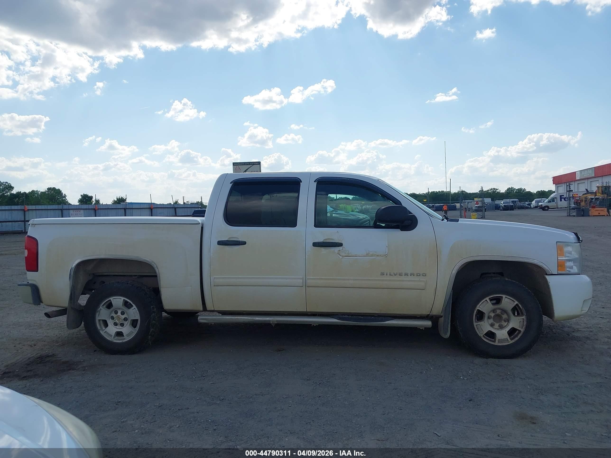 2011 Chevrolet Silverado 1500 Lt White vin: 3GCPCSE06BG225614