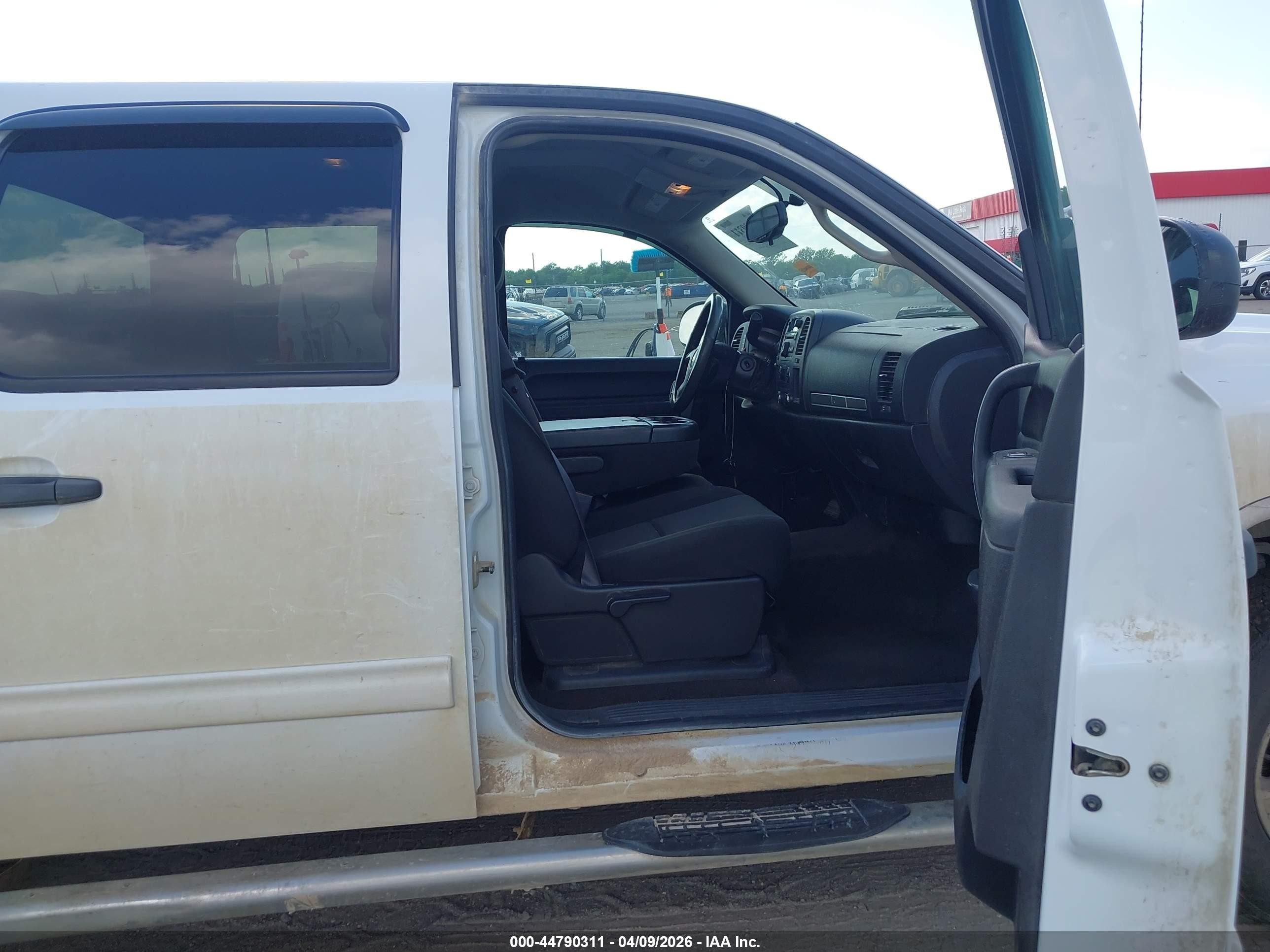 2011 Chevrolet Silverado 1500 Lt White vin: 3GCPCSE06BG225614