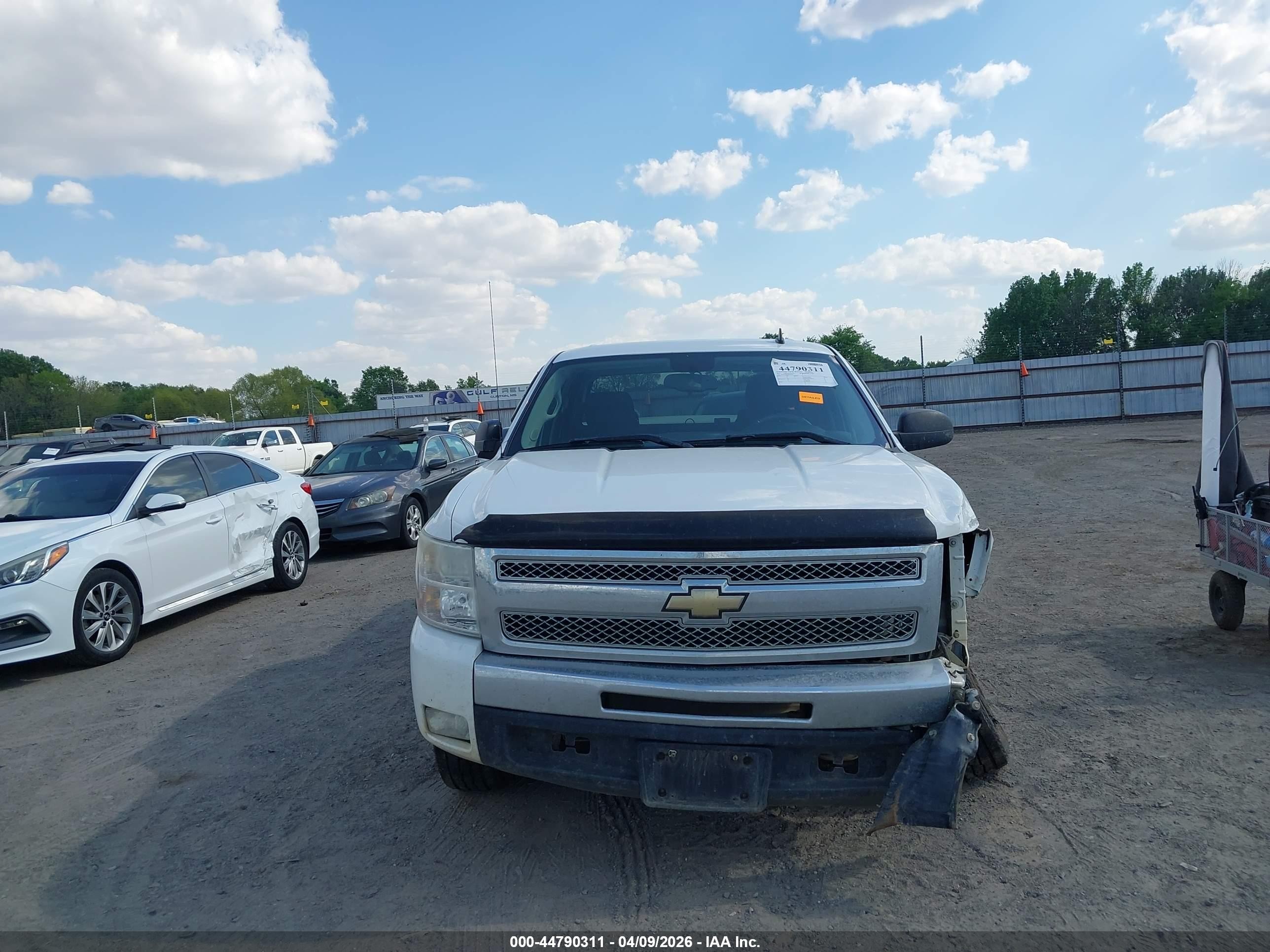 2011 Chevrolet Silverado 1500 Lt White vin: 3GCPCSE06BG225614