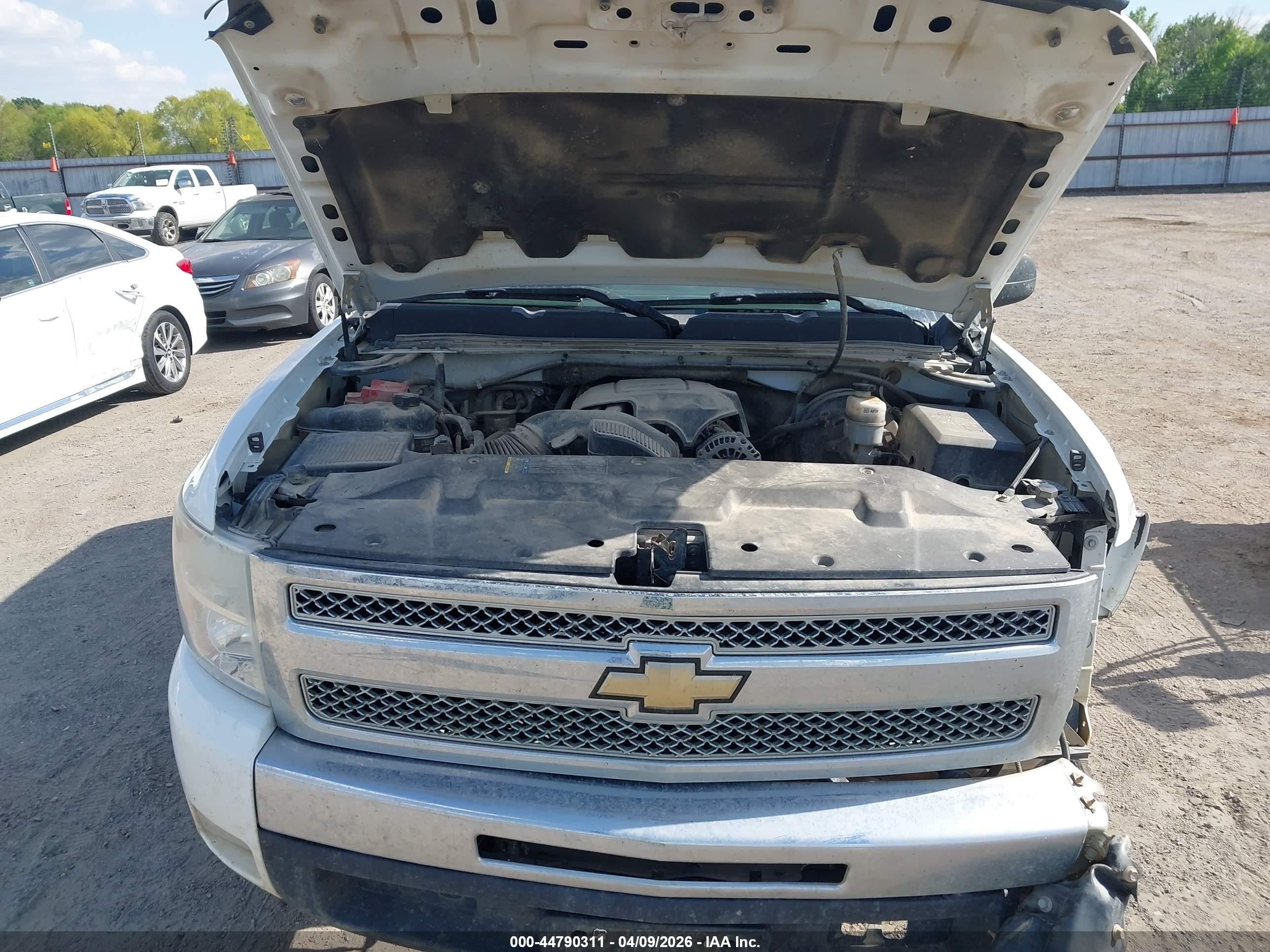 2011 Chevrolet Silverado 1500 Lt White vin: 3GCPCSE06BG225614