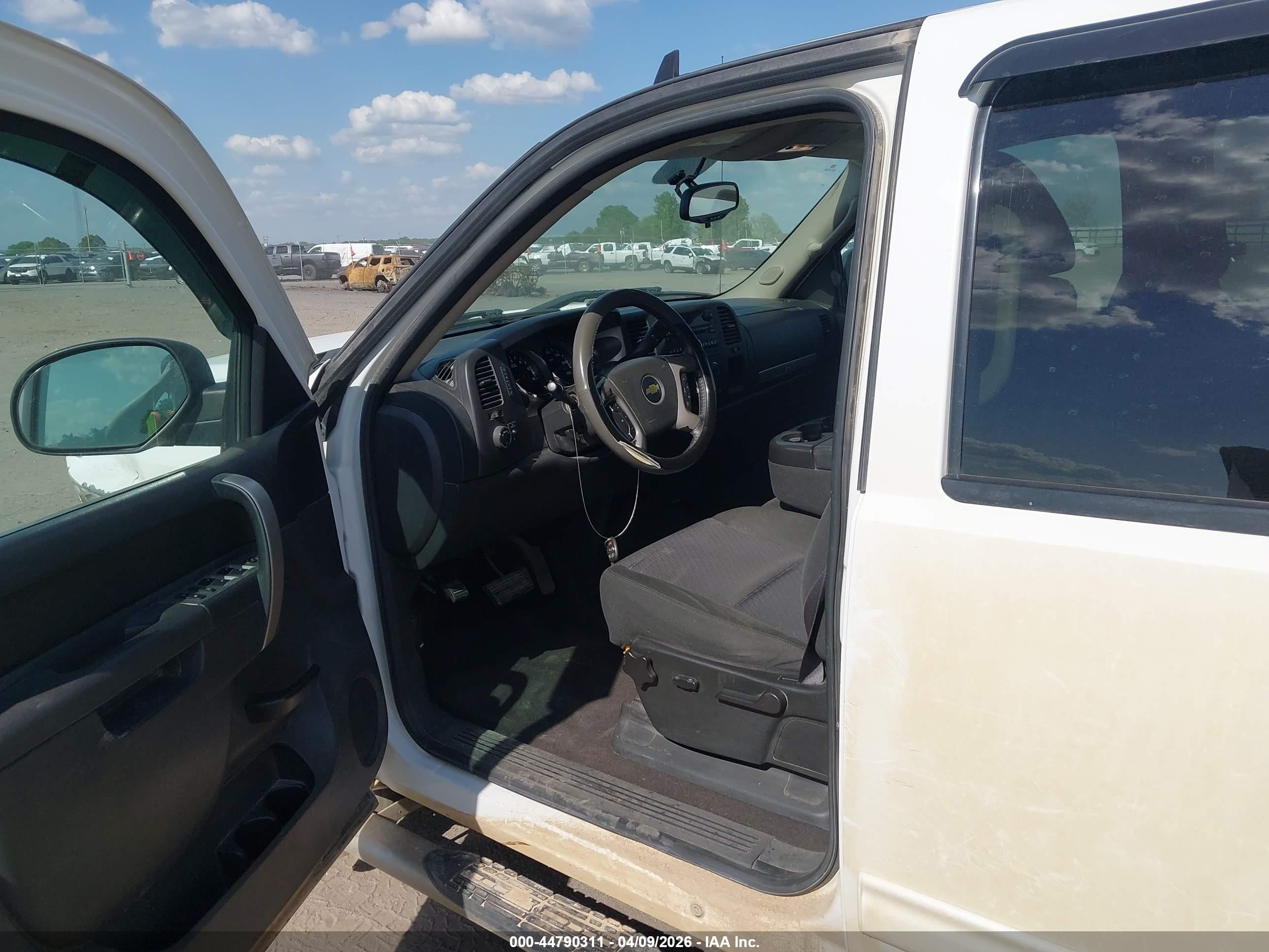2011 Chevrolet Silverado 1500 Lt White vin: 3GCPCSE06BG225614