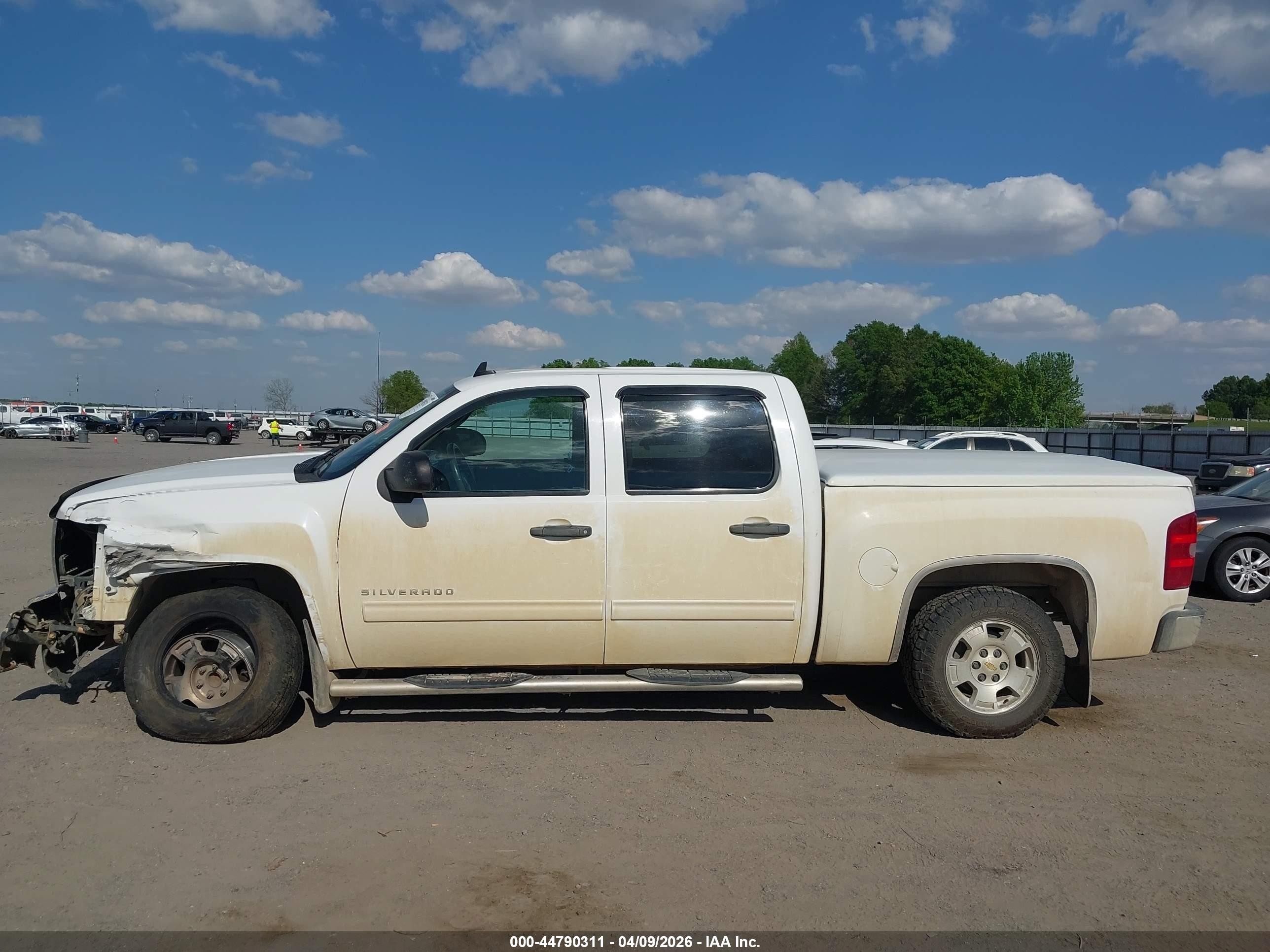 2011 Chevrolet Silverado 1500 Lt White vin: 3GCPCSE06BG225614