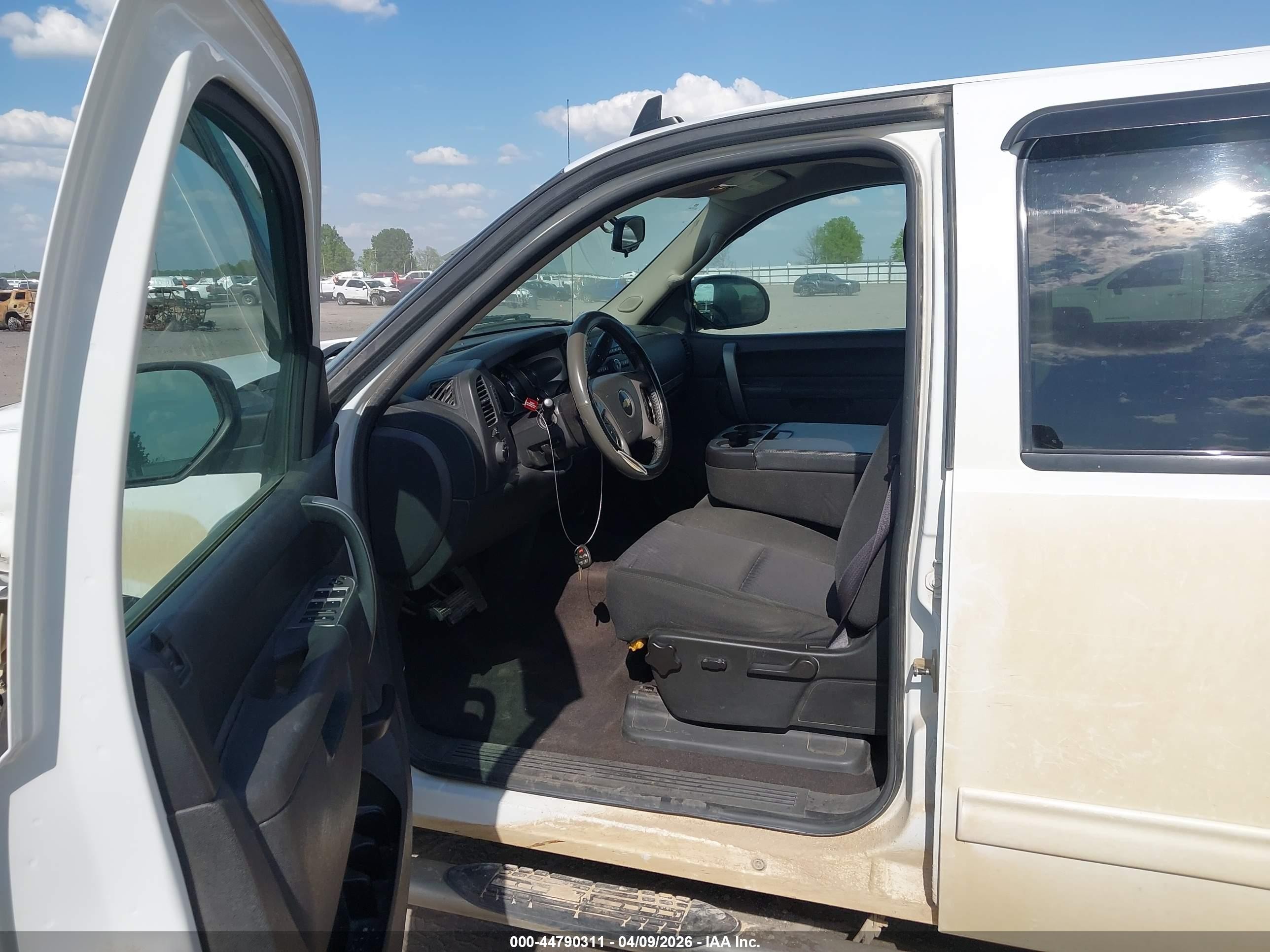 2011 Chevrolet Silverado 1500 Lt White vin: 3GCPCSE06BG225614