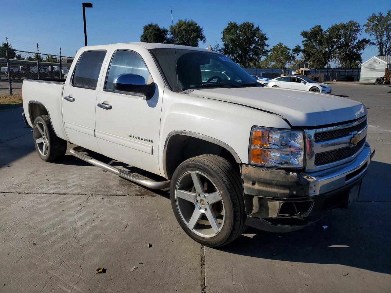 2011 Chevrolet Silverado C1500 Lt White vin: 3GCPCSE06BG254871