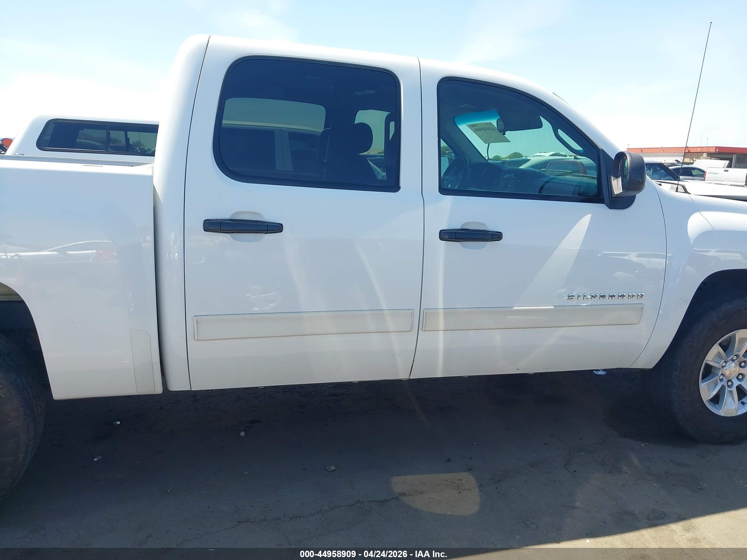 2012 Chevrolet Silverado 1500 Lt White vin: 3GCPCSE06CG290626