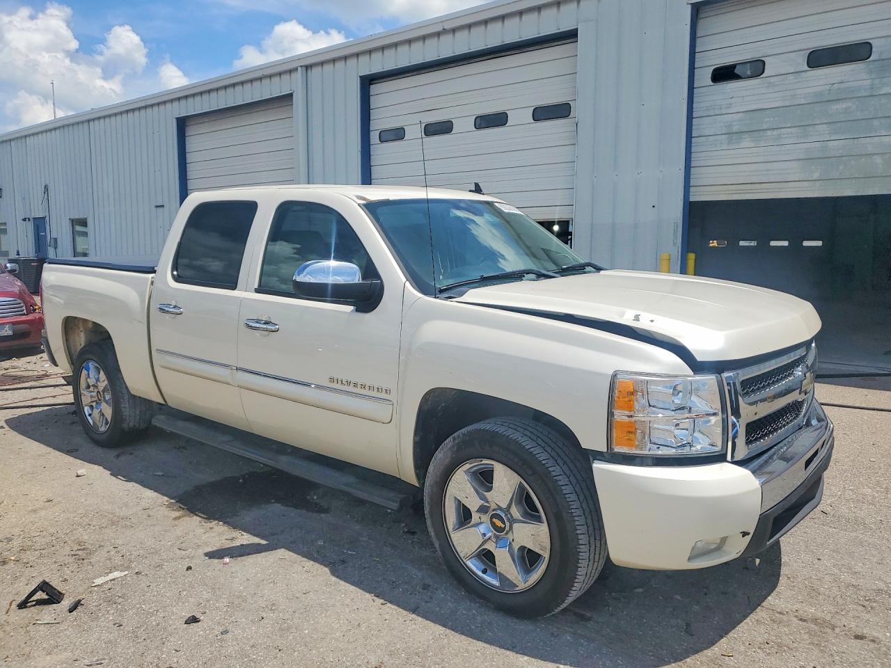 2011 Chevrolet Silverado C1500 Lt White vin: 3GCPCSE07BG248237