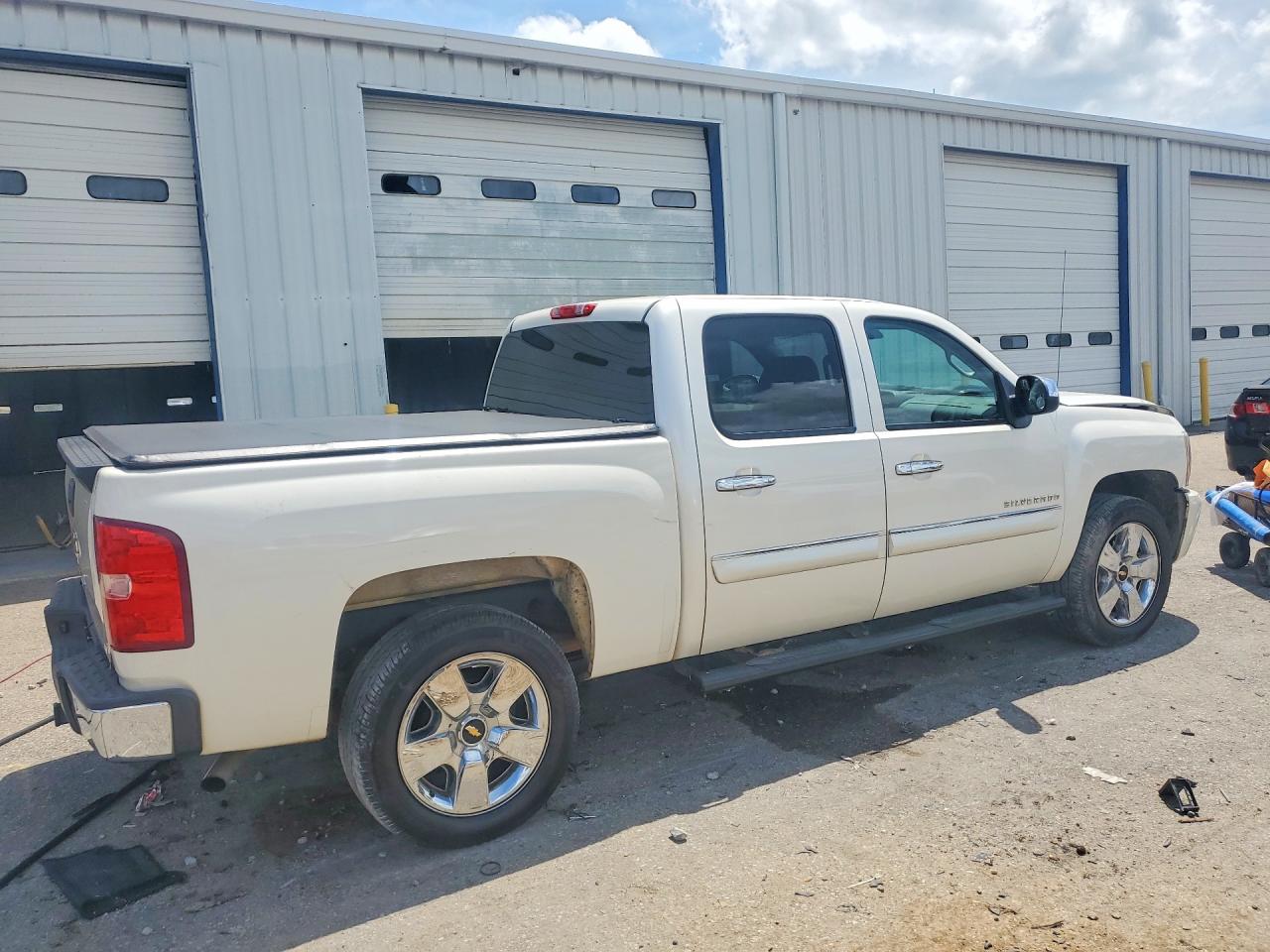 2011 Chevrolet Silverado C1500 Lt White vin: 3GCPCSE07BG248237
