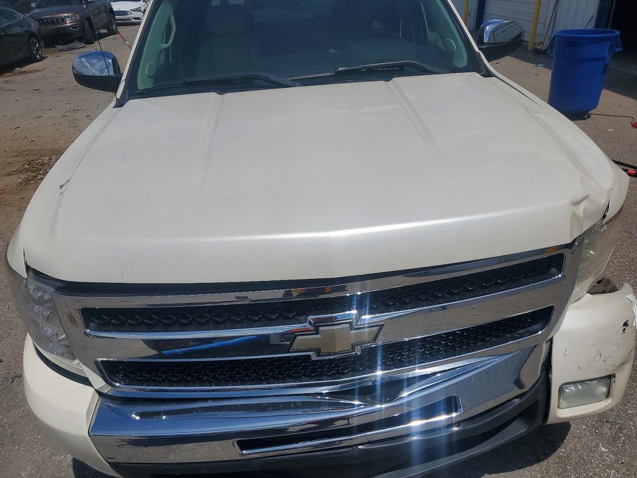 2011 Chevrolet Silverado C1500 Lt White vin: 3GCPCSE07BG248237