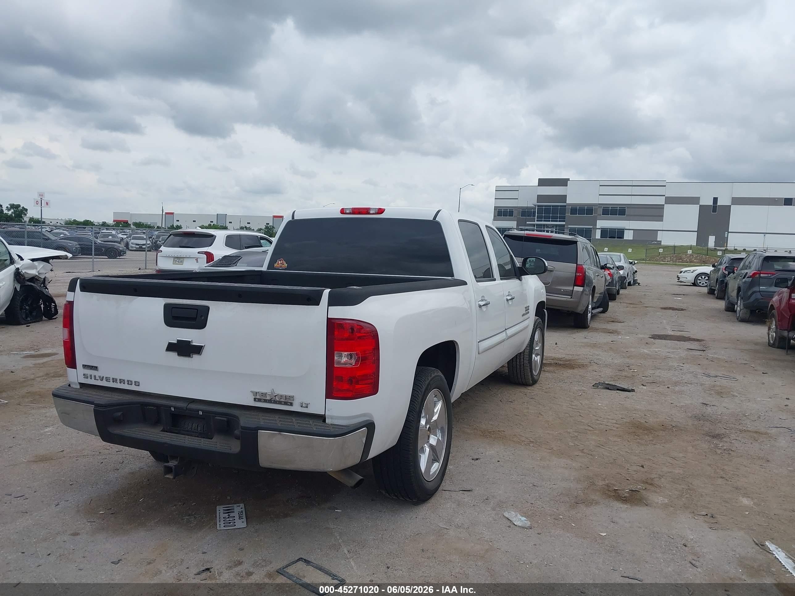 2011 Chevrolet Silverado 1500 Lt White vin: 3GCPCSE08BG286799