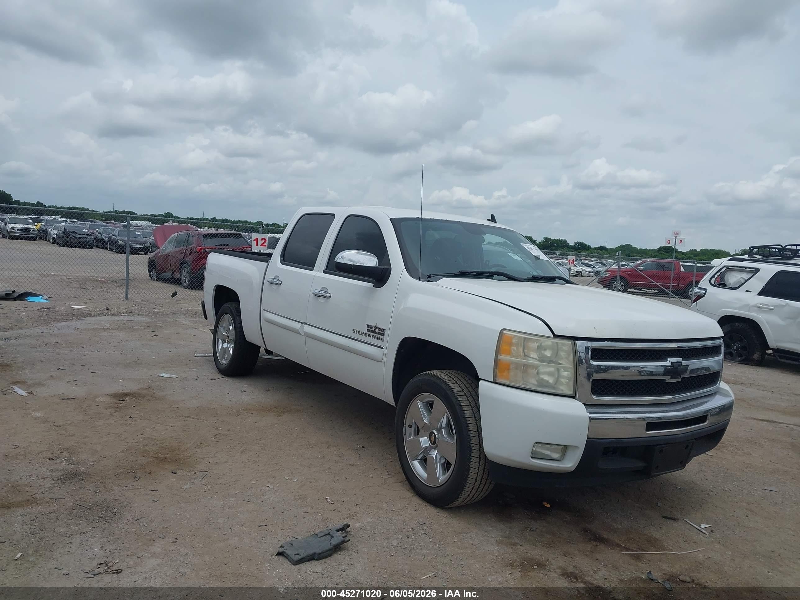 2011 Chevrolet Silverado 1500 Lt Белый vin: 3GCPCSE08BG286799
