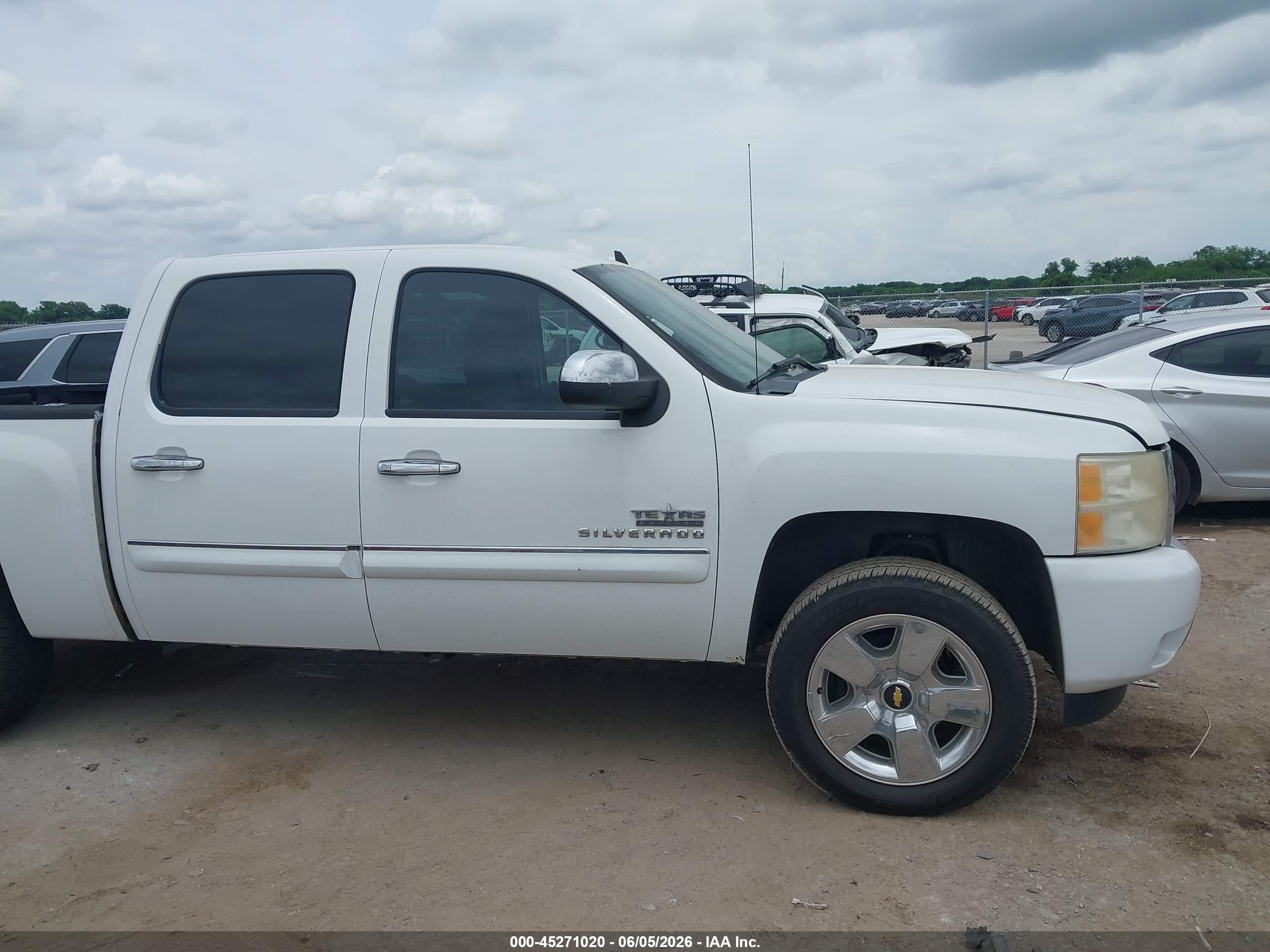 2011 Chevrolet Silverado 1500 Lt White vin: 3GCPCSE08BG286799