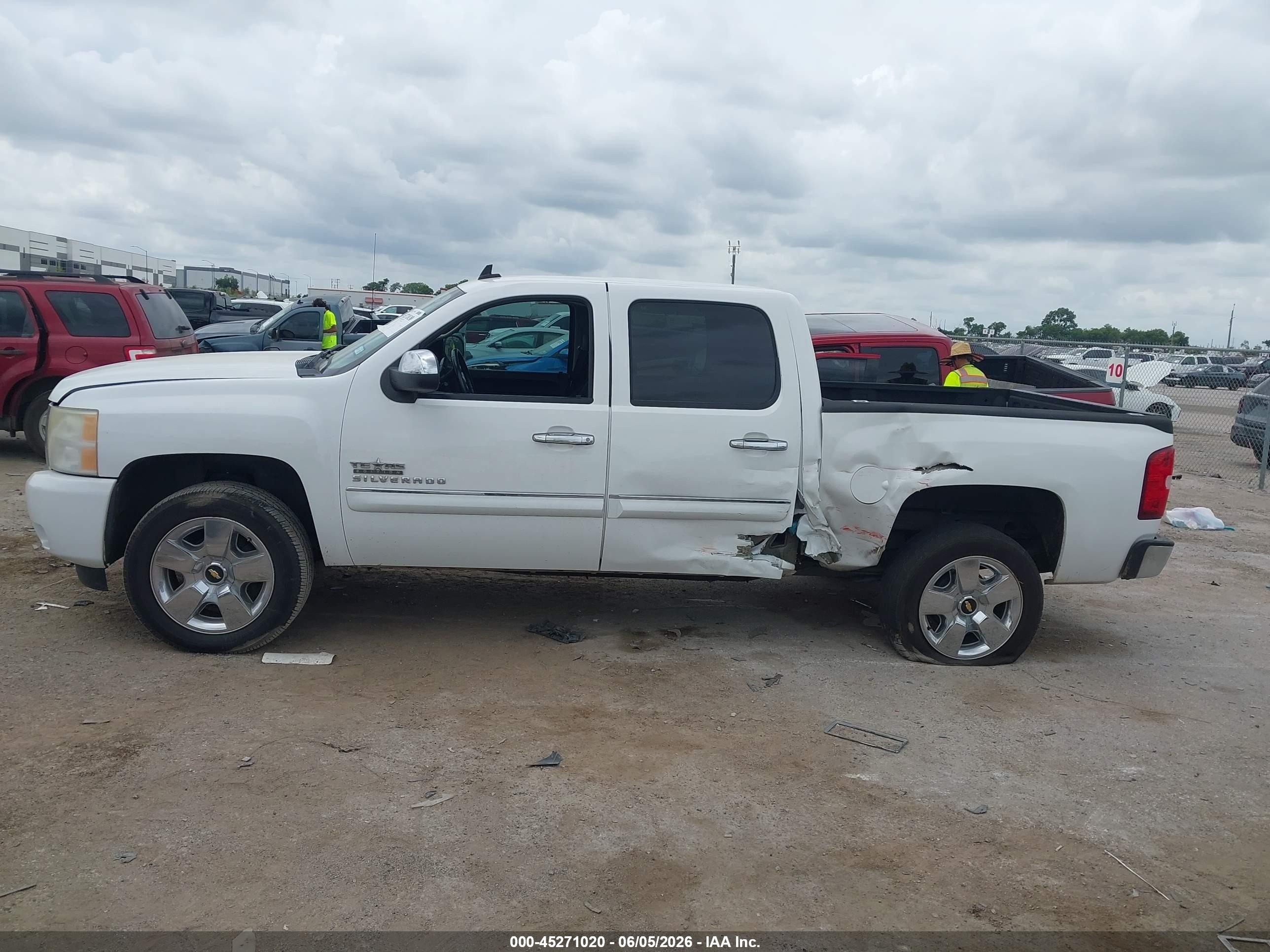 2011 Chevrolet Silverado 1500 Lt White vin: 3GCPCSE08BG286799