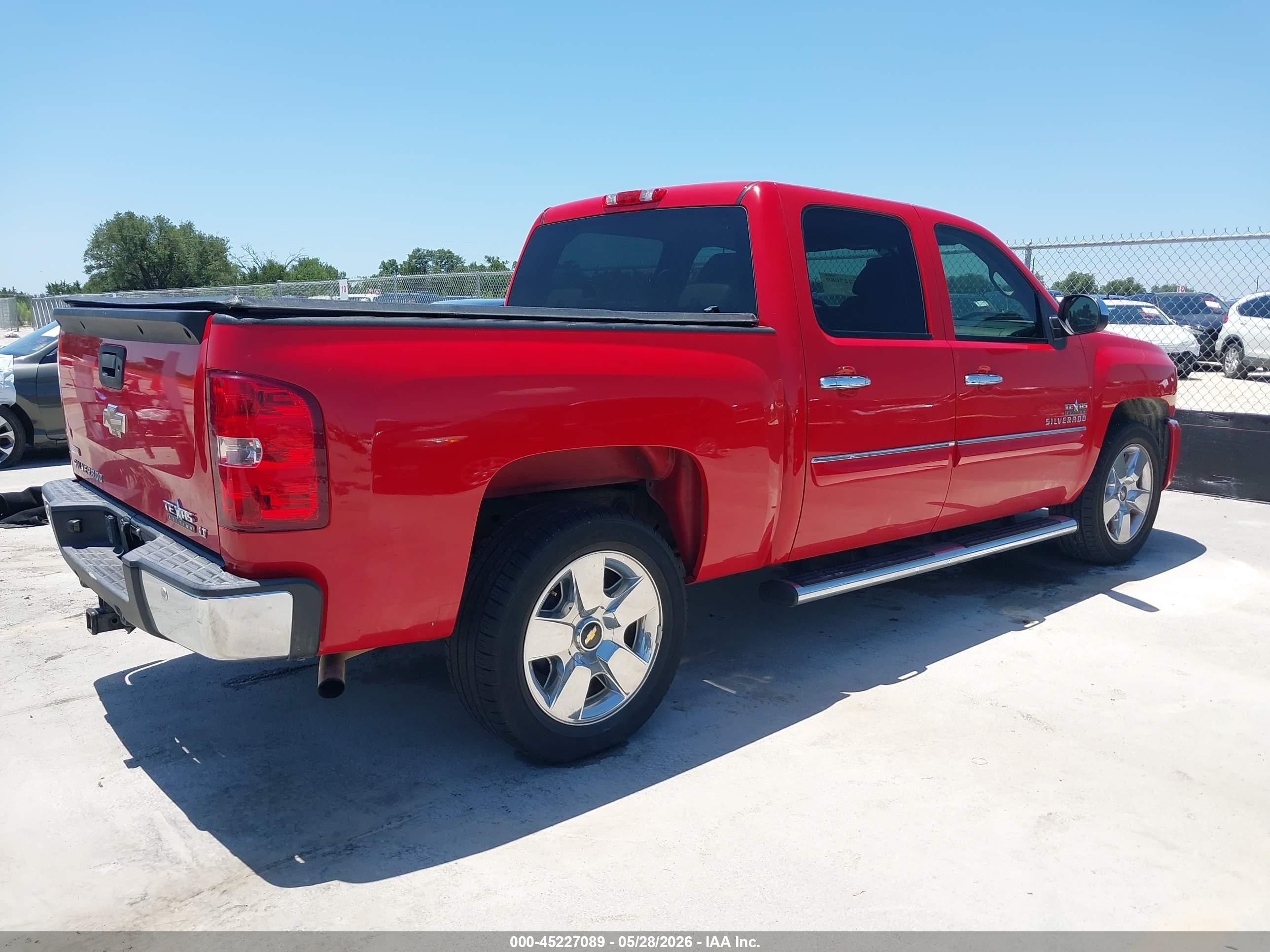 2011 Chevrolet Silverado 1500 Lt Red vin: 3GCPCSE08BG346242