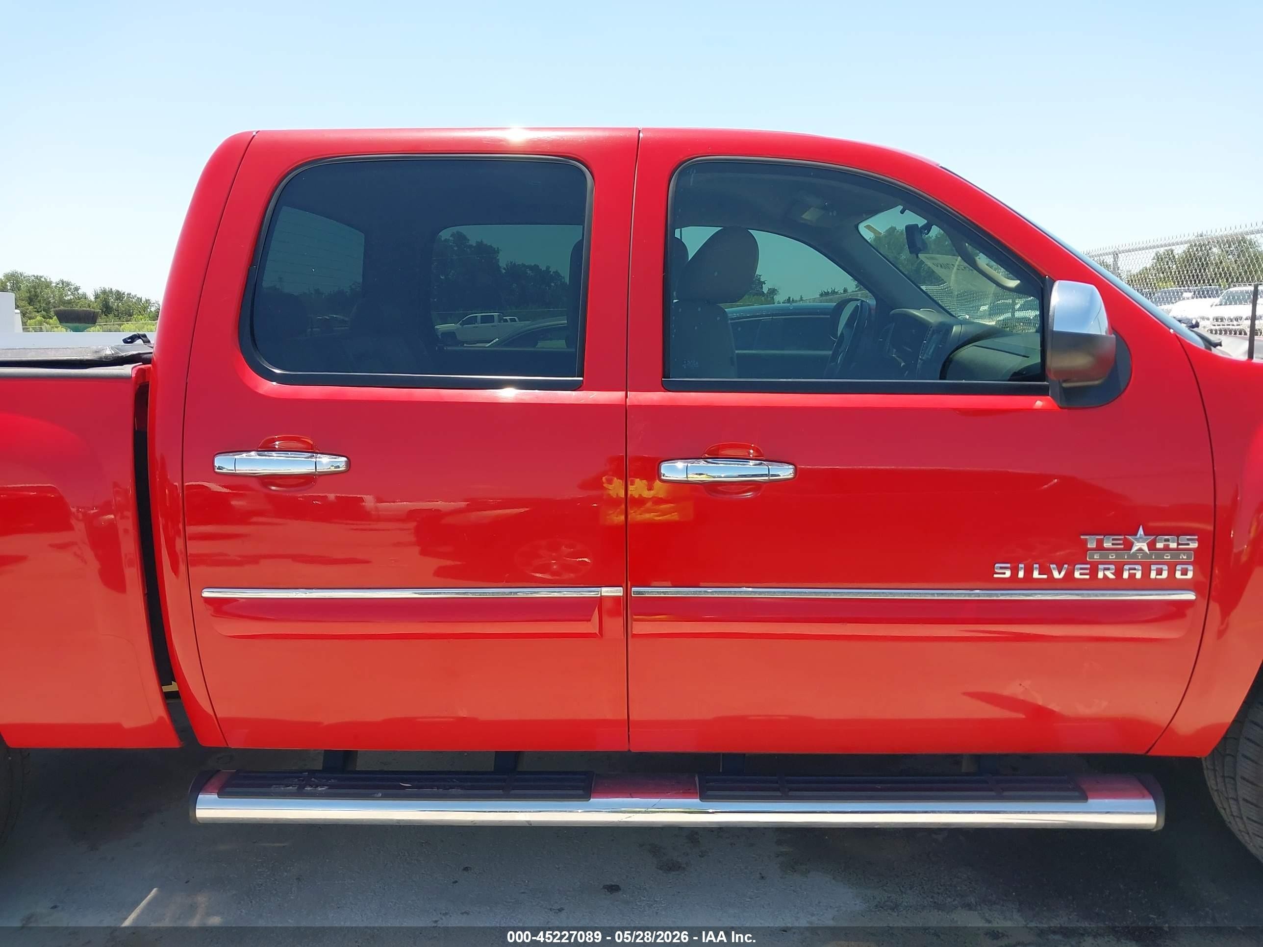 2011 Chevrolet Silverado 1500 Lt Red vin: 3GCPCSE08BG346242