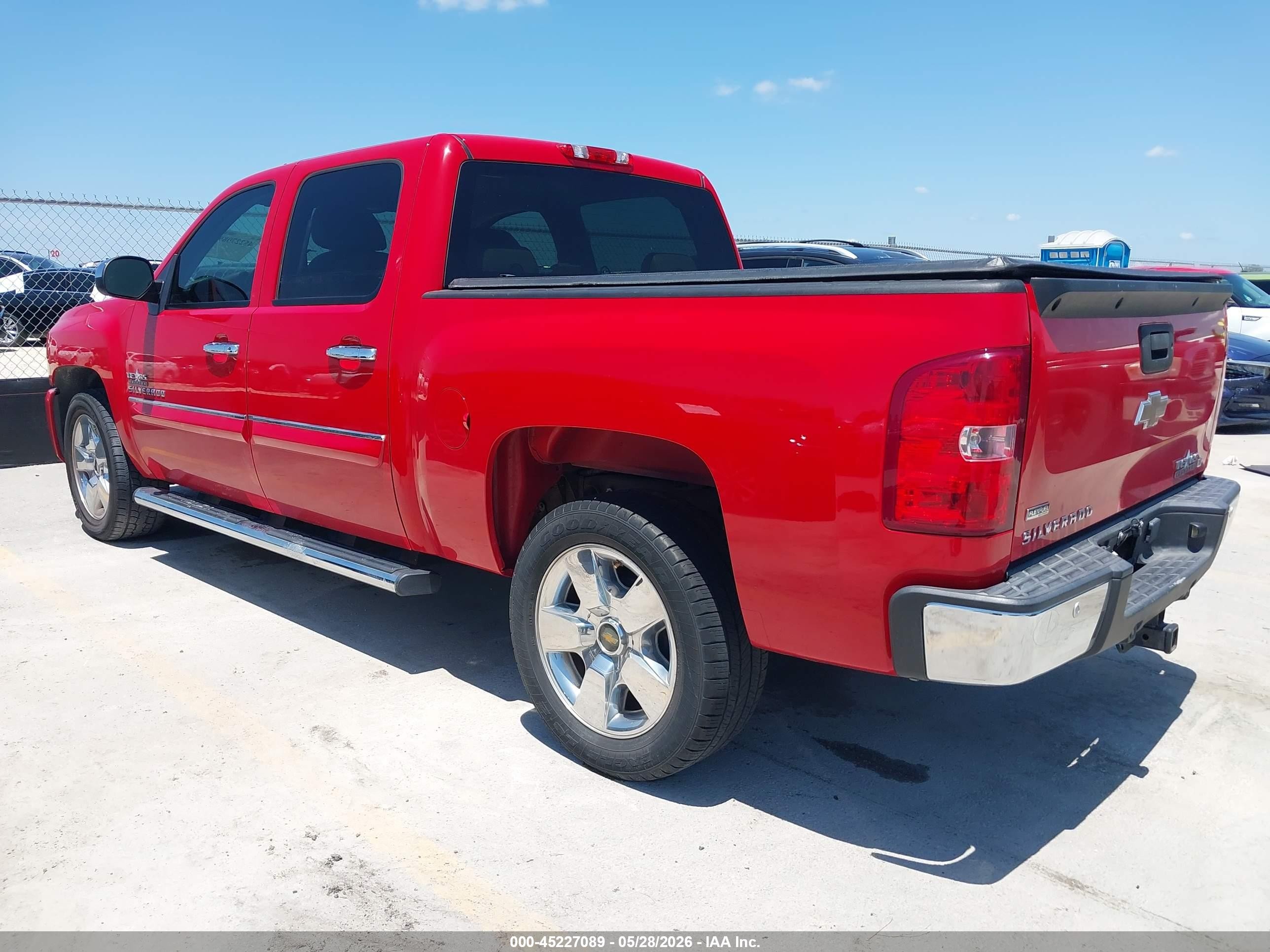 2011 Chevrolet Silverado 1500 Lt Red vin: 3GCPCSE08BG346242