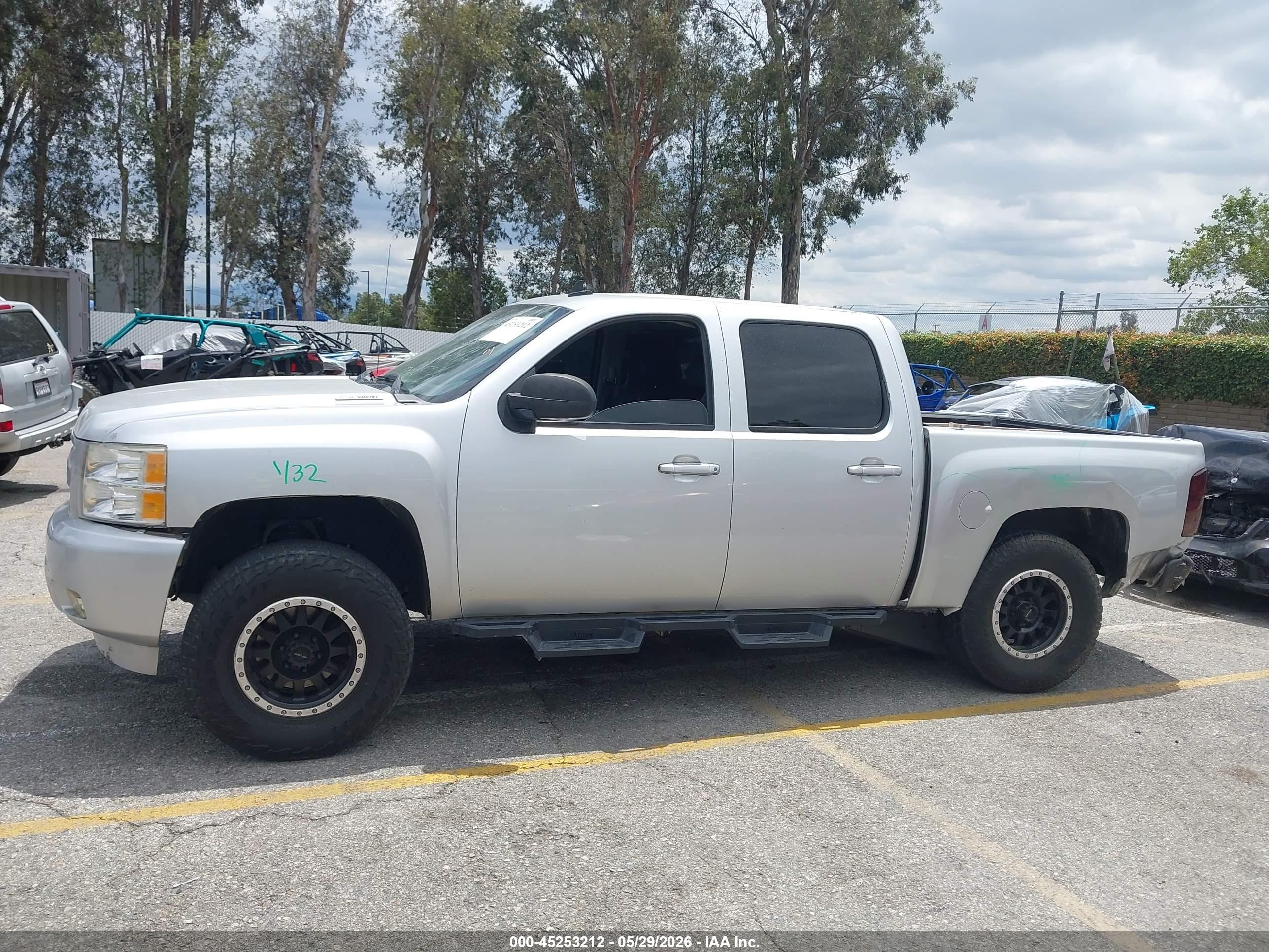 2013 Chevrolet Silverado 1500 Lt Серебряный vin: 3GCPCSE08DG148912