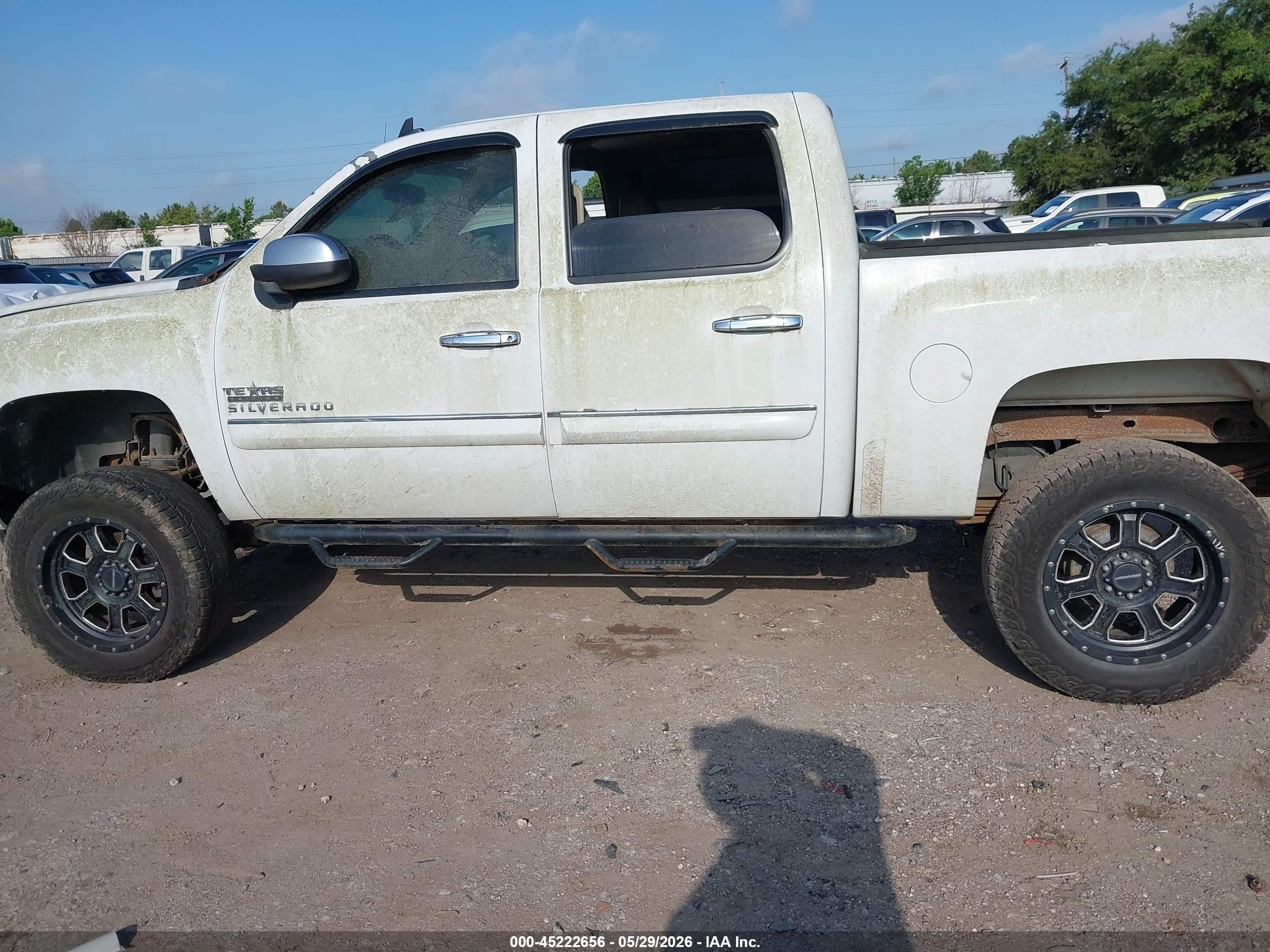 2011 Chevrolet Silverado 1500 Lt White vin: 3GCPCSE09BG337131