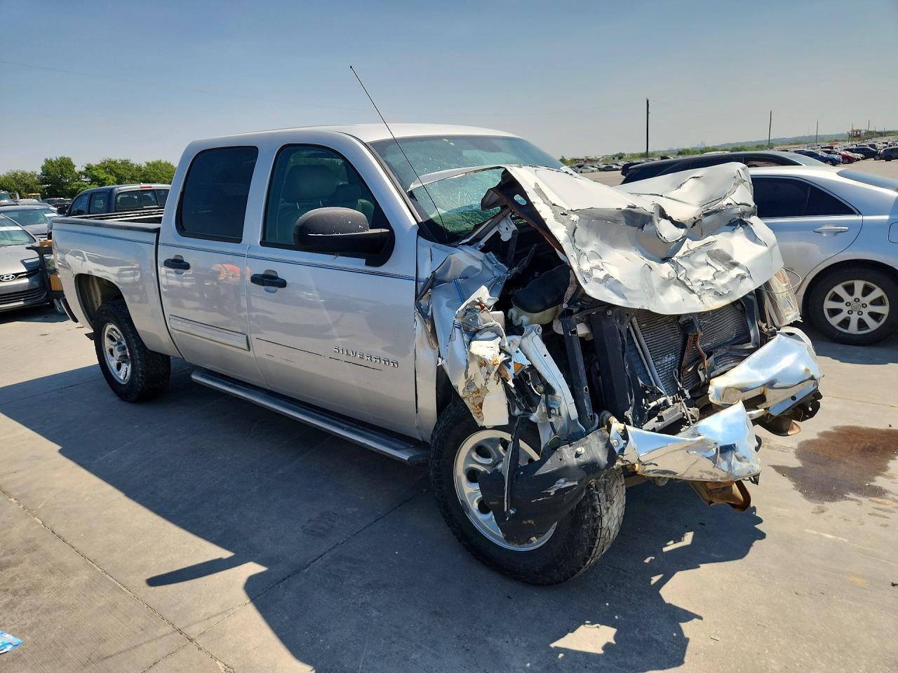 2011 Chevrolet Silverado C1500 Lt Silver vin: 3GCPCSEA3BG143400