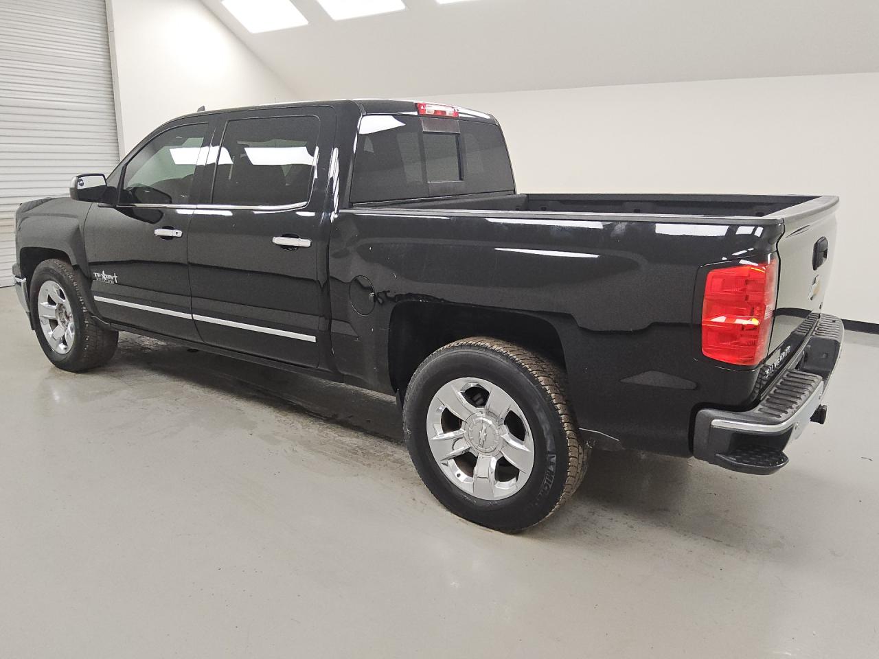 2015 Chevrolet Silverado C1500 Ltz Black vin: 3GCPCSEC8FG435647 Damage: Left Rear Tire, Worn, Replacement Required