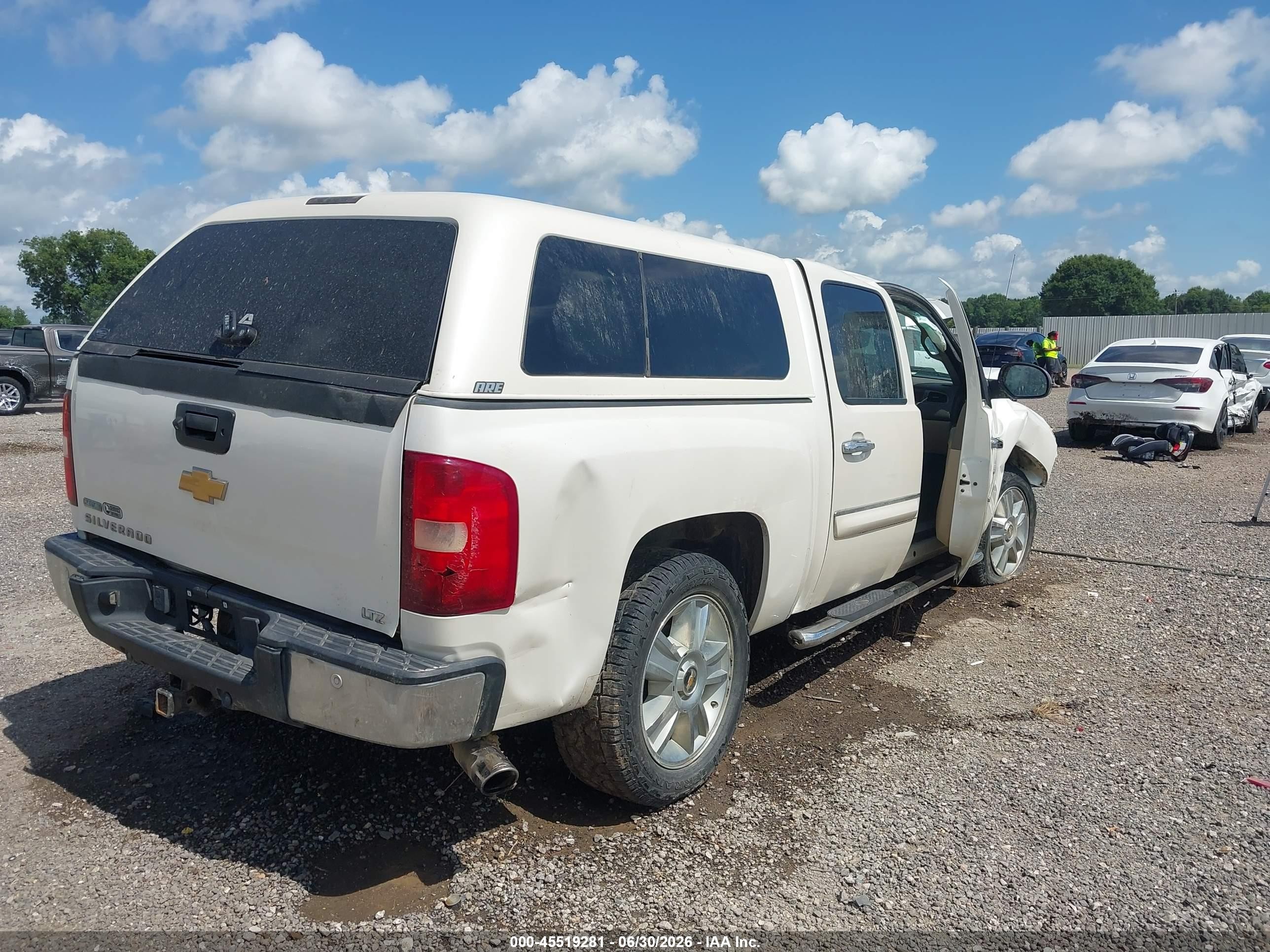 2012 Chevrolet Silverado 1500 Ltz White vin: 3GCPCTE0XCG177512