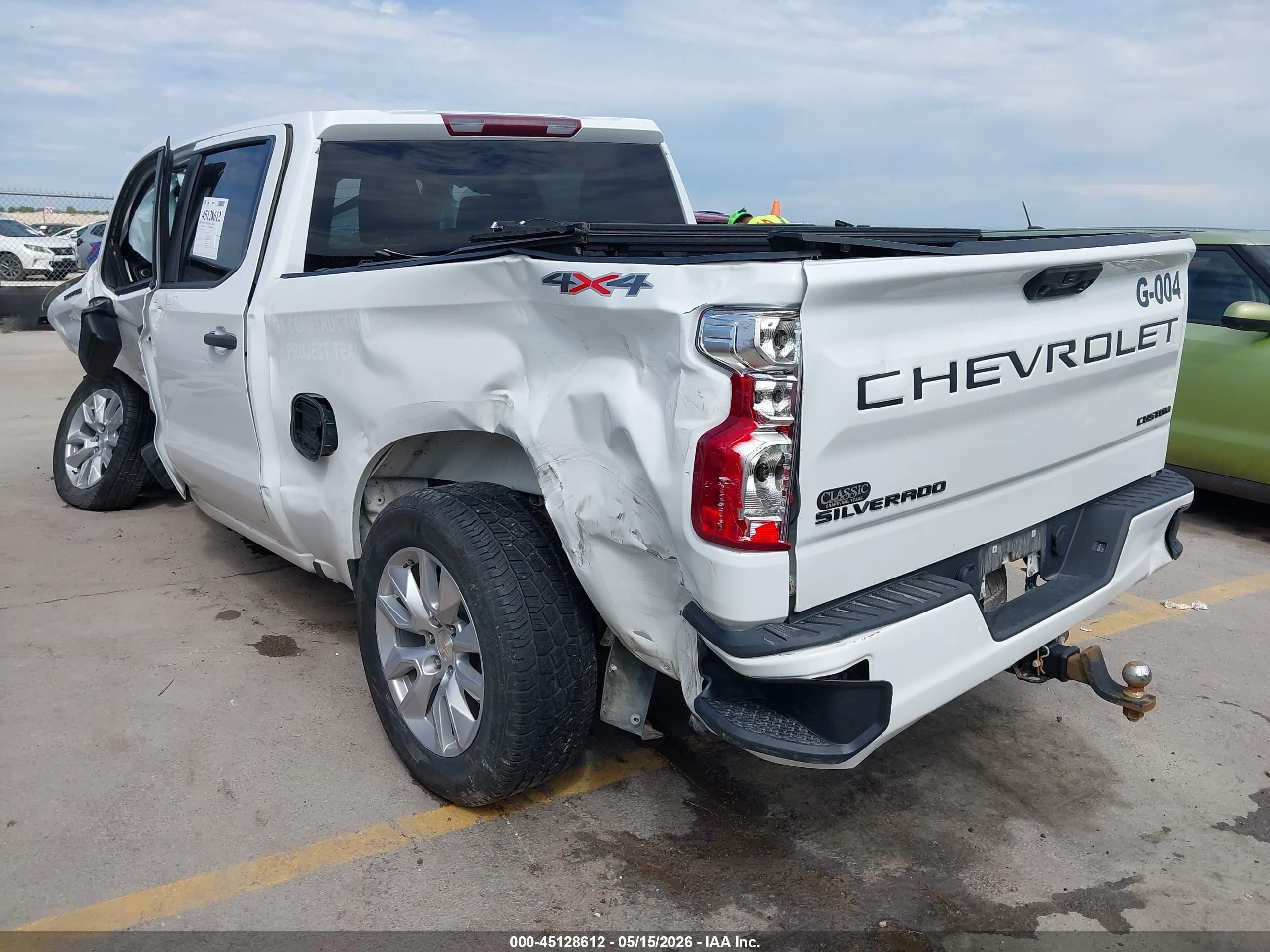 2023 Chevrolet Silverado 1500 4wd  Short Bed Custom Белый vin: 3GCPDBEK4PG269391
