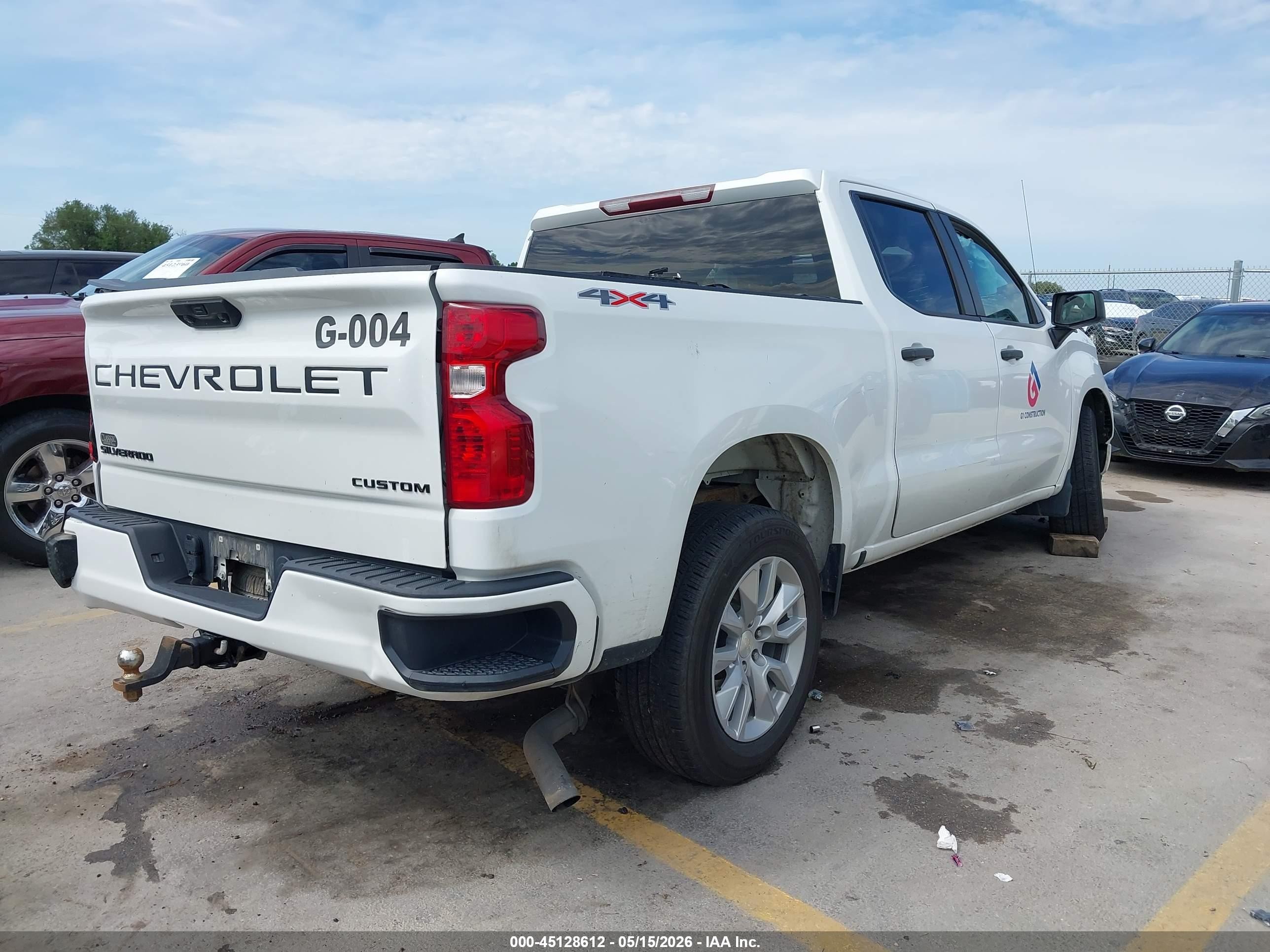 2023 Chevrolet Silverado 1500 4wd  Short Bed Custom Белый vin: 3GCPDBEK4PG269391