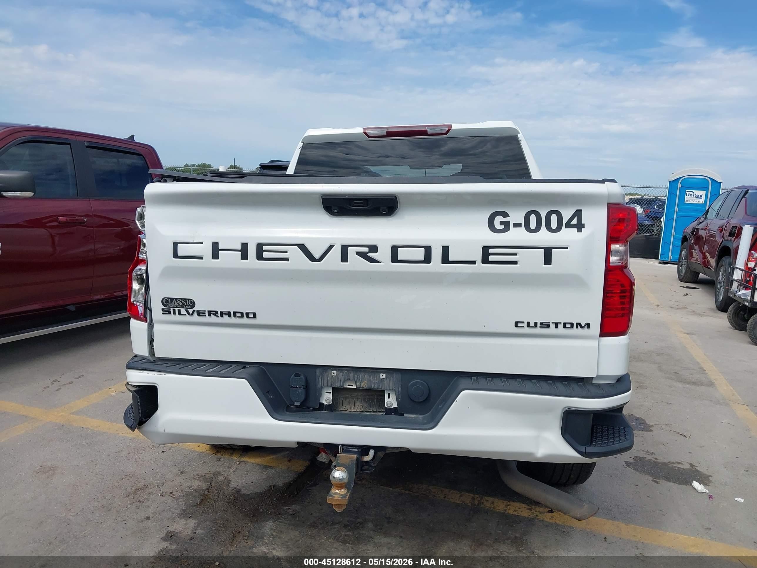 2023 Chevrolet Silverado 1500 4wd  Short Bed Custom Белый vin: 3GCPDBEK4PG269391