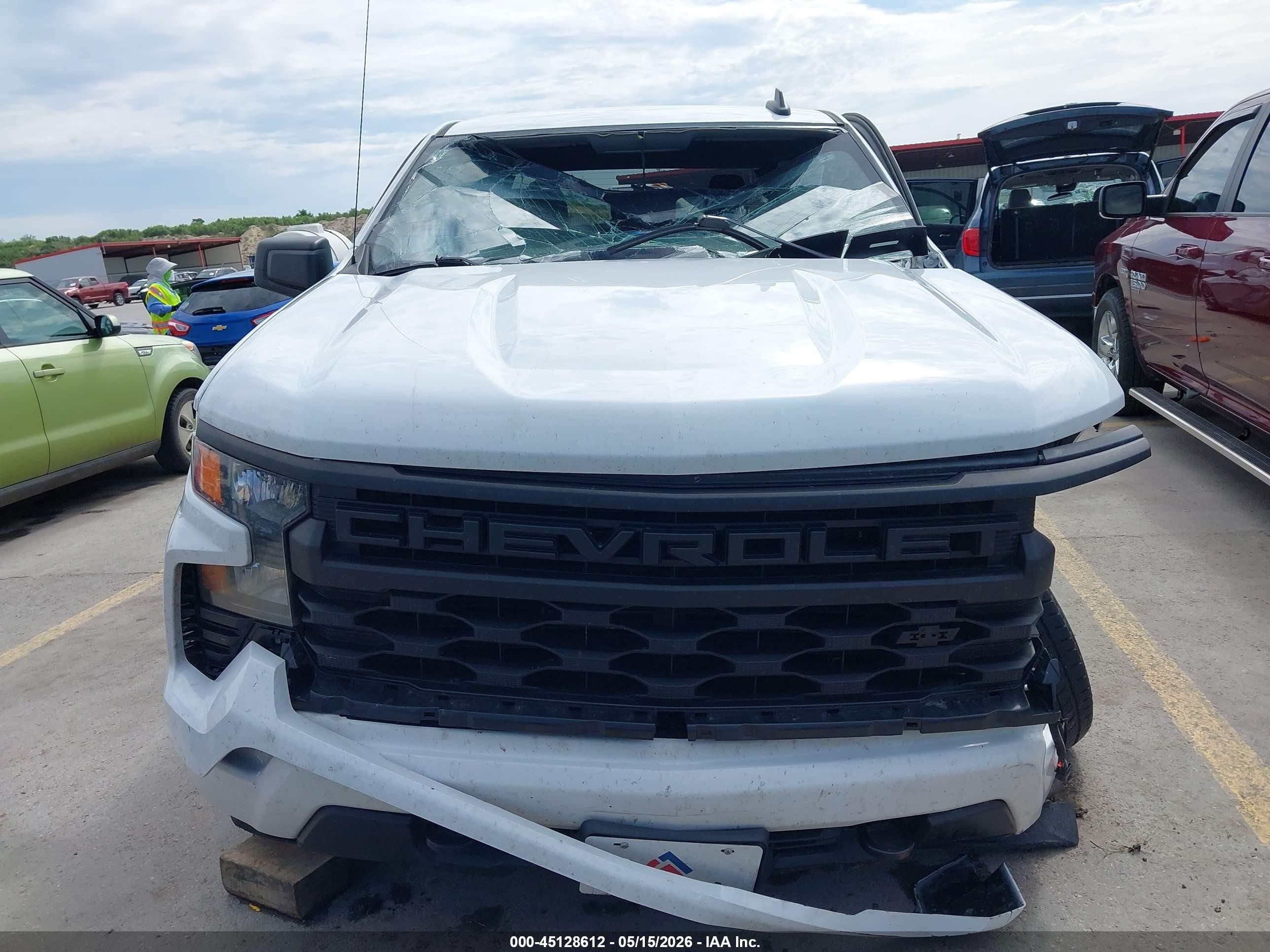 2023 Chevrolet Silverado 1500 4wd  Short Bed Custom Белый vin: 3GCPDBEK4PG269391