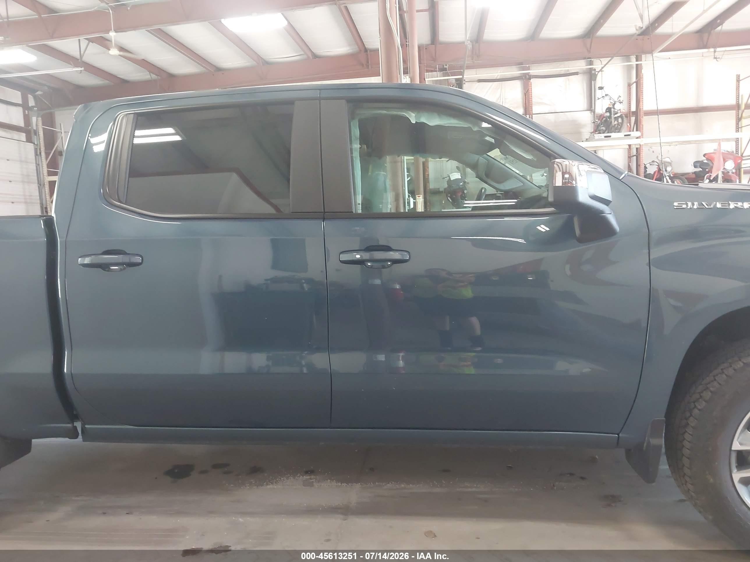 2024 Chevrolet Silverado 1500 4wd  Short Bed Lt With 2fl Blue vin: 3GCPDKEK3RG298237