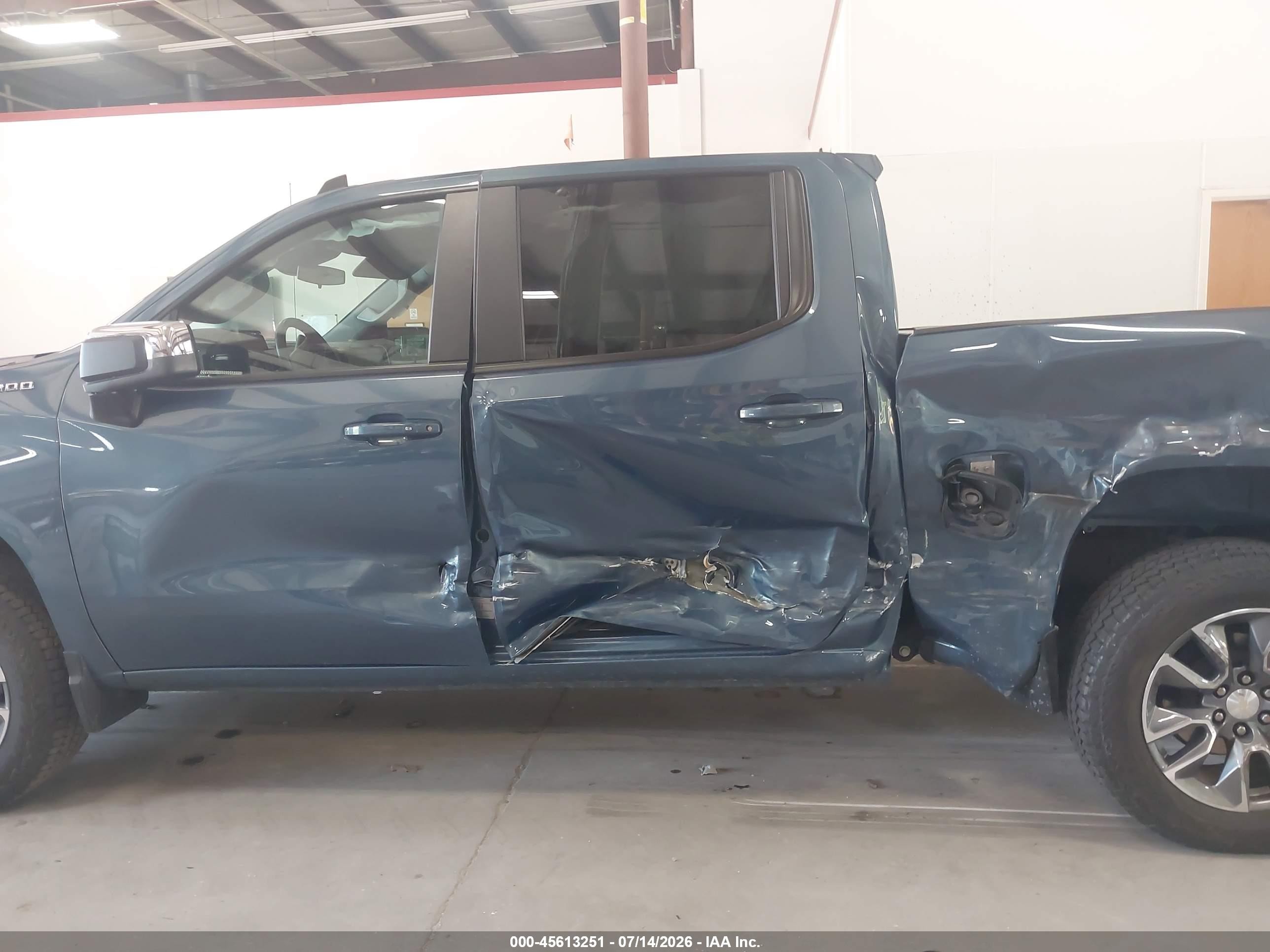 2024 Chevrolet Silverado 1500 4wd  Short Bed Lt With 2fl Blue vin: 3GCPDKEK3RG298237