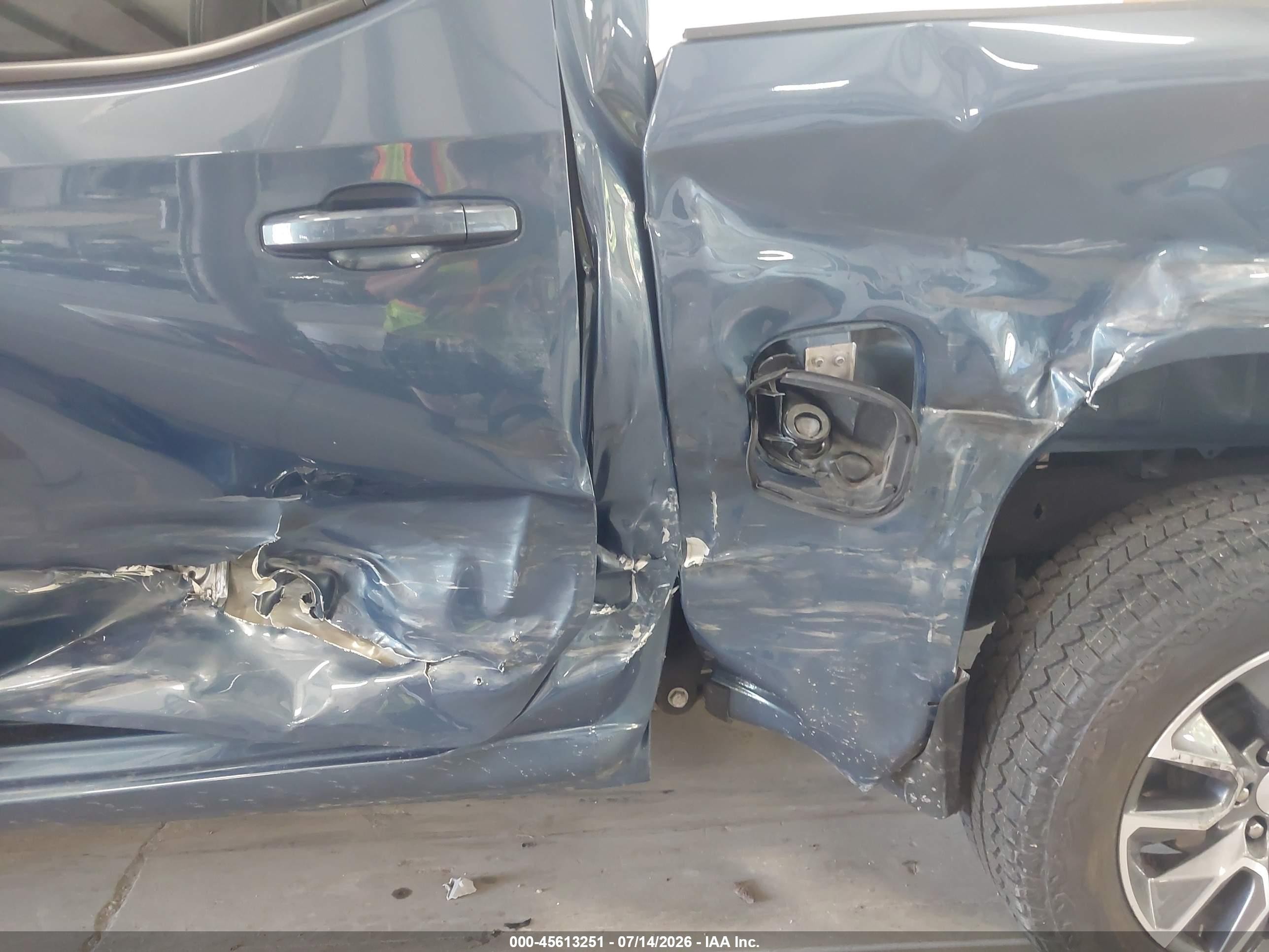 2024 Chevrolet Silverado 1500 4wd  Short Bed Lt With 2fl Blue vin: 3GCPDKEK3RG298237