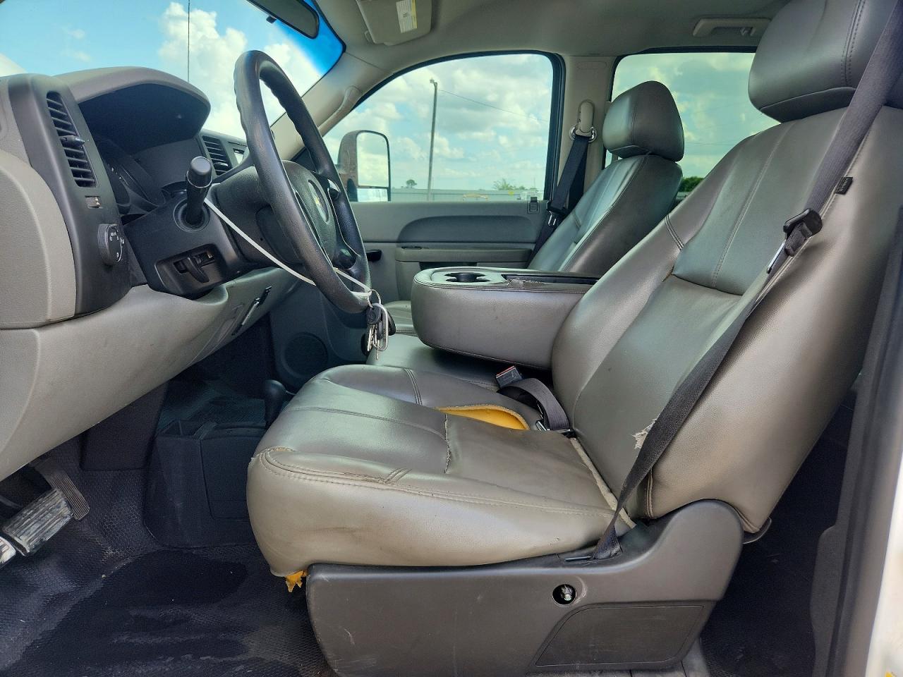 2011 Chevrolet Silverado K1500 White vin: 3GCPKPE34BG368054