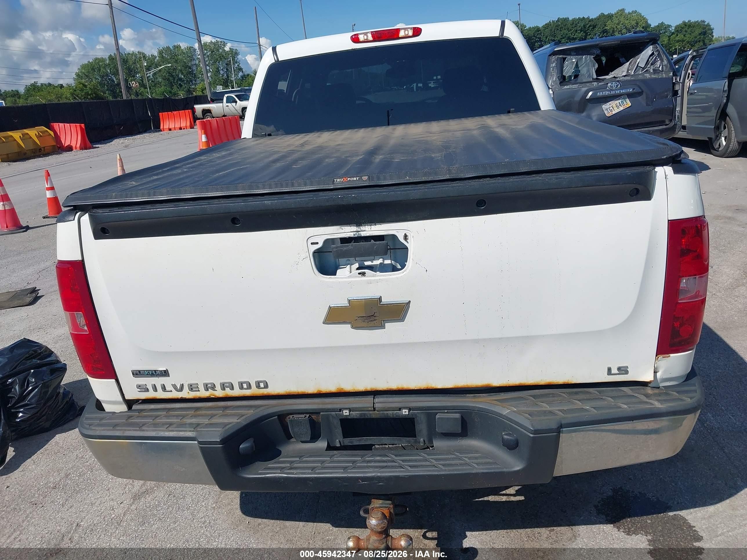 2011 Chevrolet Silverado 1500 Ls White vin: 3GCPKREA2BG342756