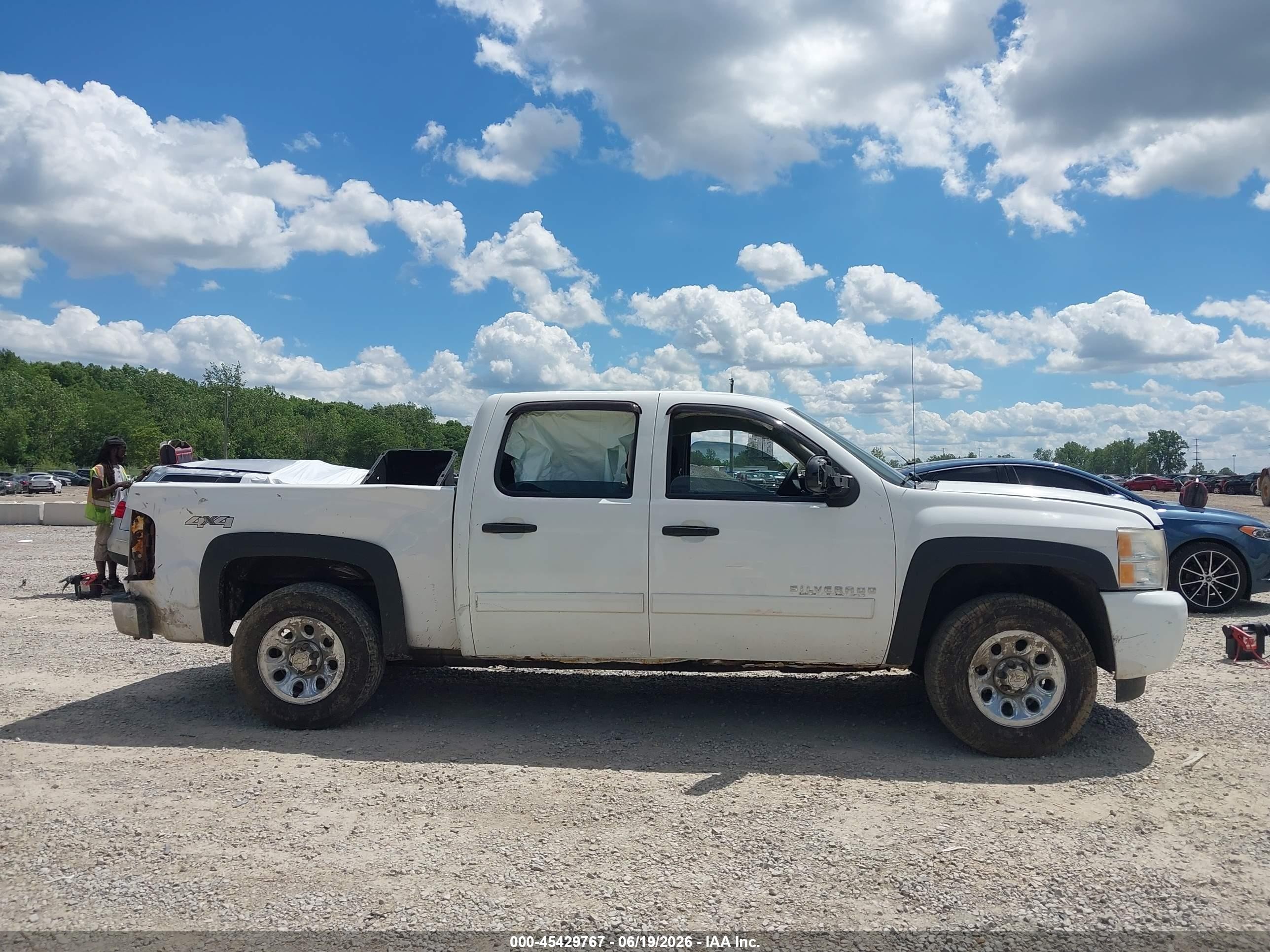 2011 Chevrolet Silverado 1500 Ls White vin: 3GCPKREA9BG294642