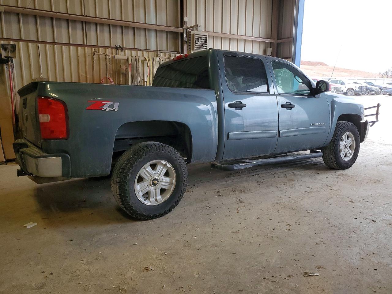 2011 Chevrolet Silverado K1500 Ls Blue vin: 3GCPKREAXBG281818