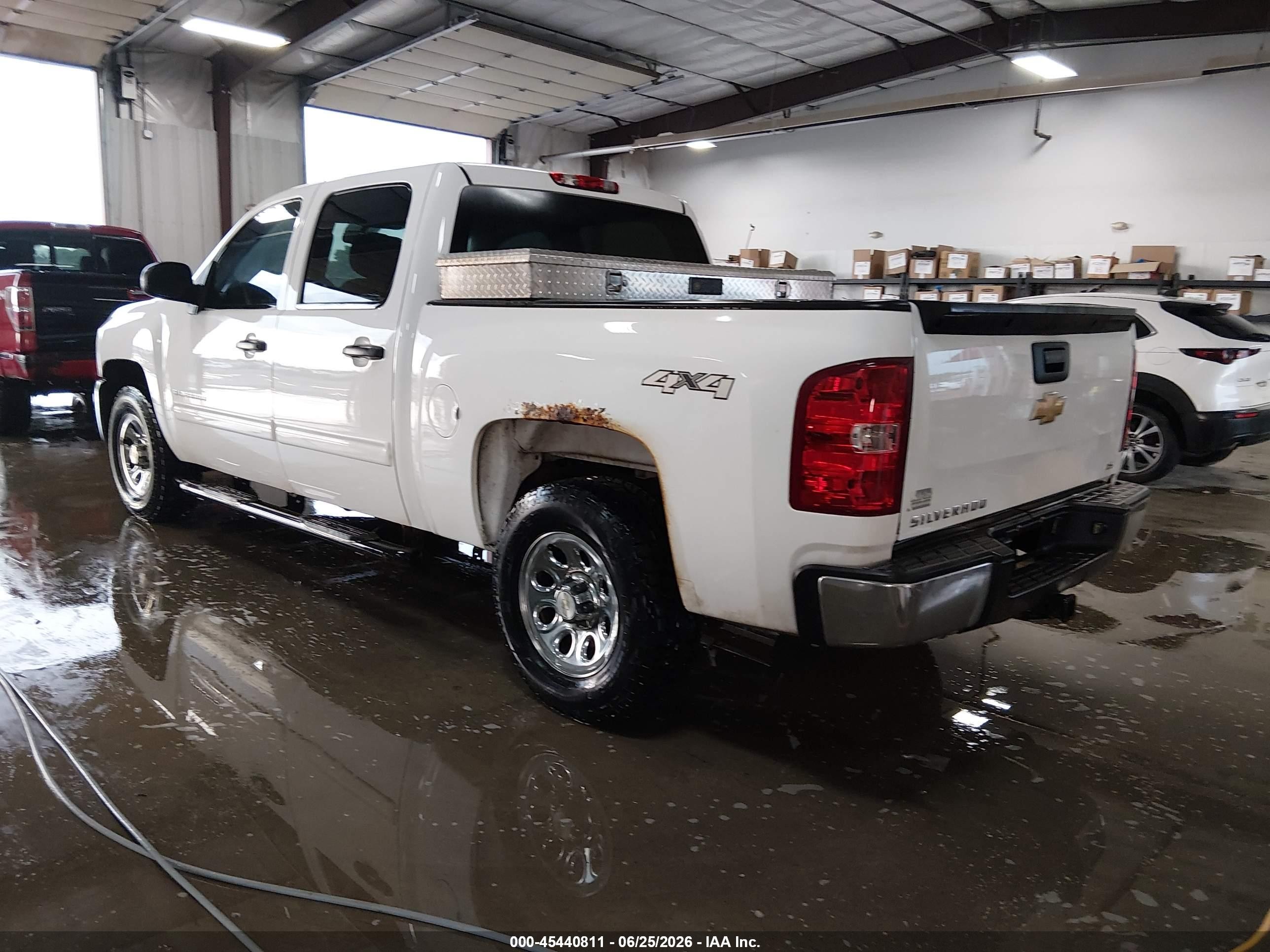 2013 Chevrolet Silverado 1500 Ls White vin: 3GCPKREAXDG175016
