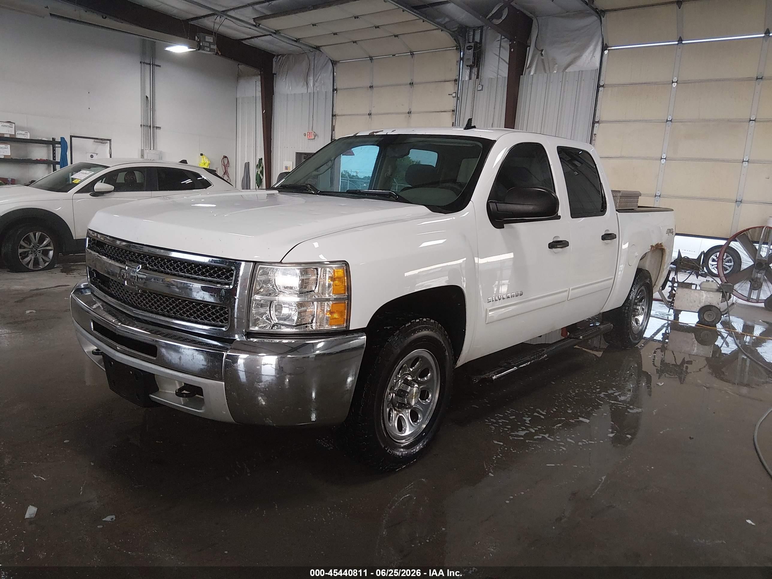 2013 Chevrolet Silverado 1500 Ls White vin: 3GCPKREAXDG175016
